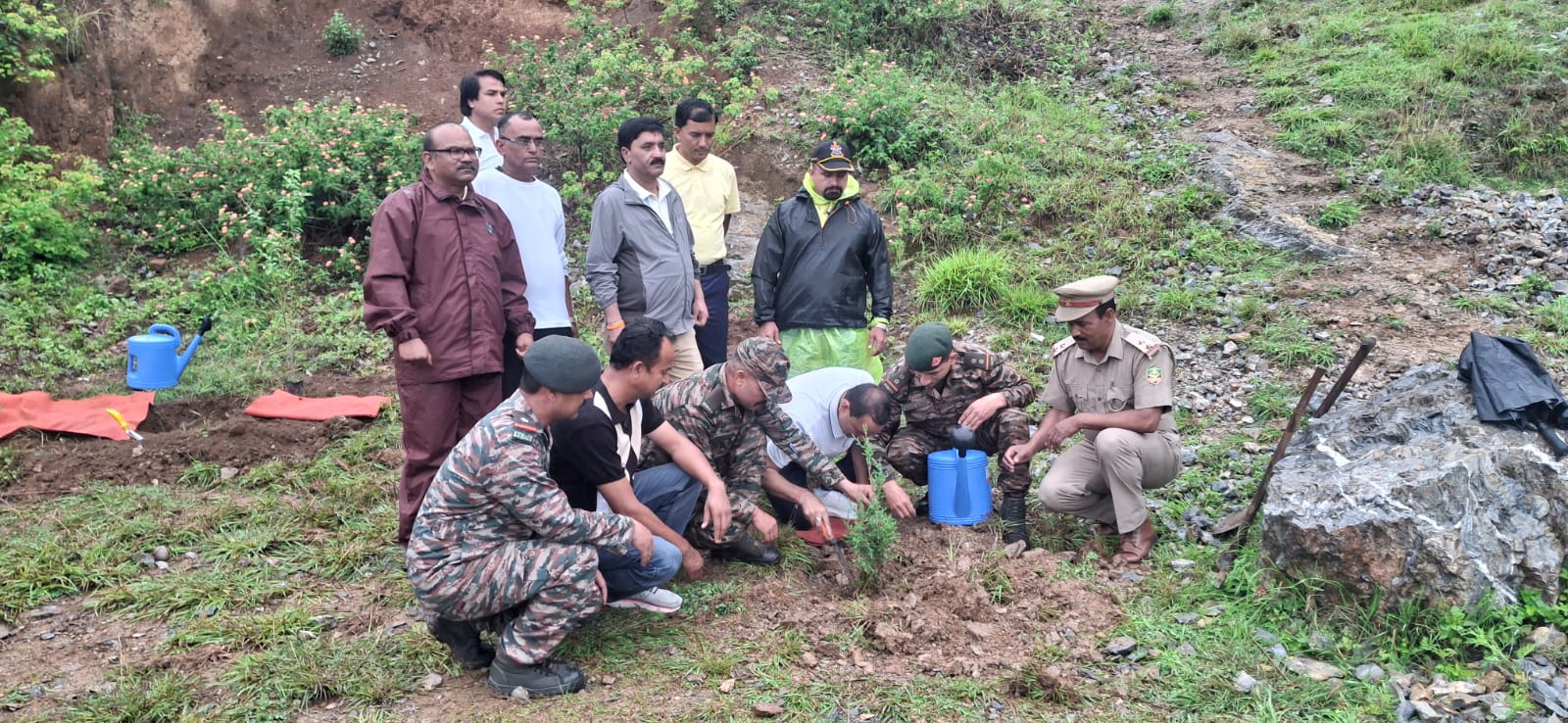 देवत की पहाड़ी पर 10 हजार पौधों का महाअभियान, 130 इको टास्क फोर्स को मेयर ने किया सम्मानित।