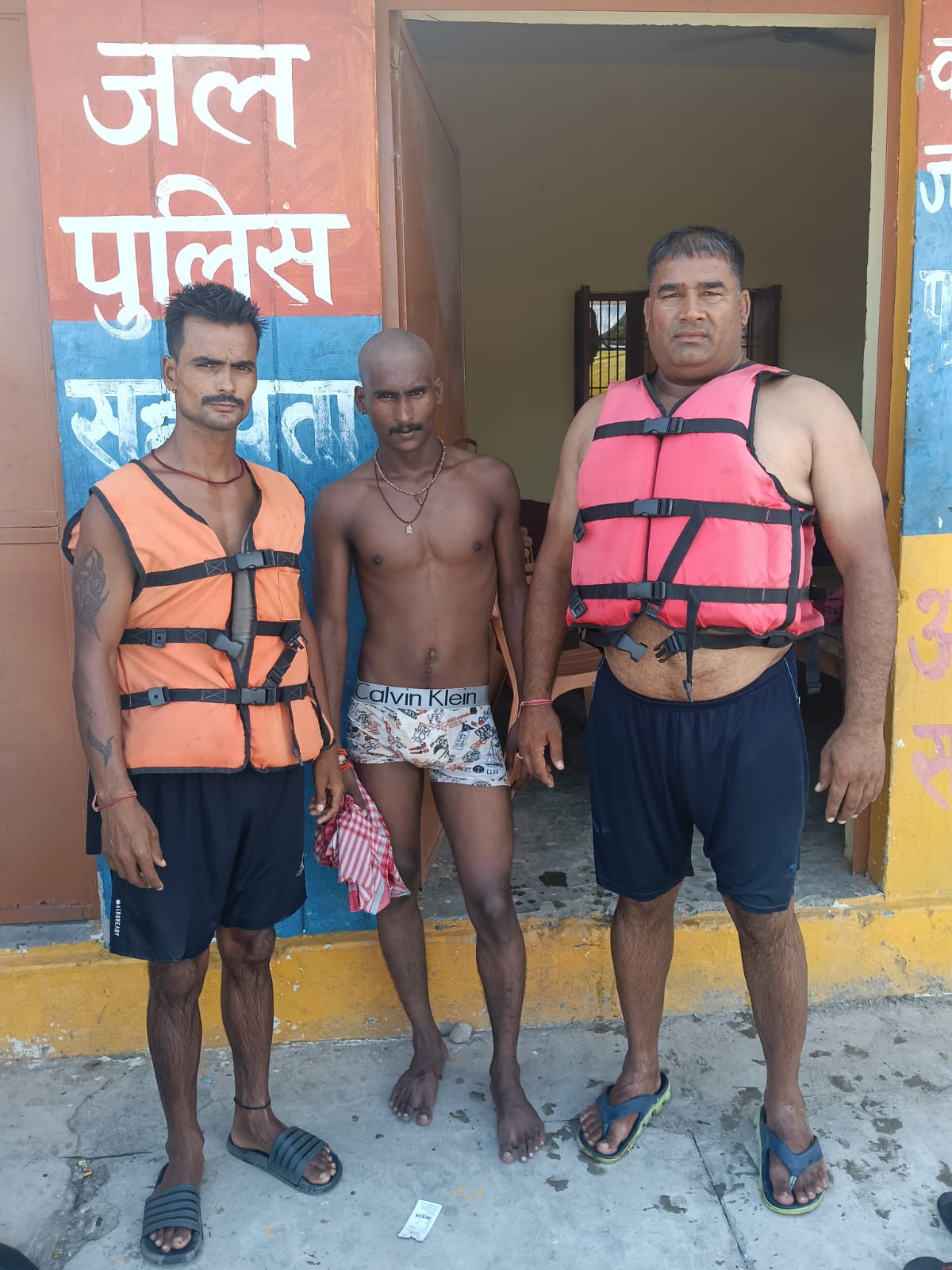 1200 से अधिक लोगों को मौत के मुंह से निकाल चुके हैं जल पुलिस के पहलवान मानवता की मिसाल बने रविंद्र कुमार।