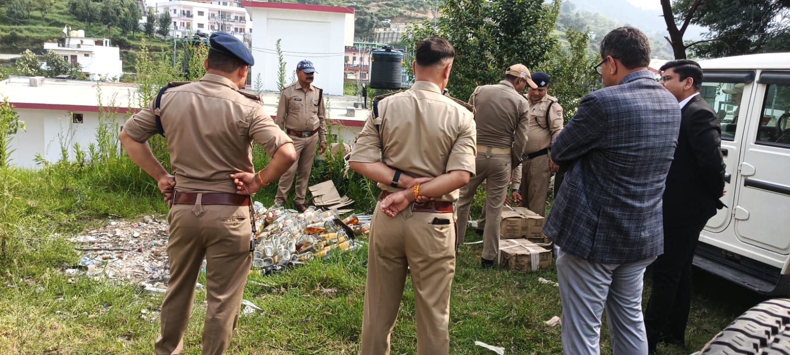 चम्पावत पुलिस ने नष्ट की 16 पेटी अवैध शराब, लंबित माल मुकदमाती के निस्तारण अभियान में बड़ी कार्रवाई।