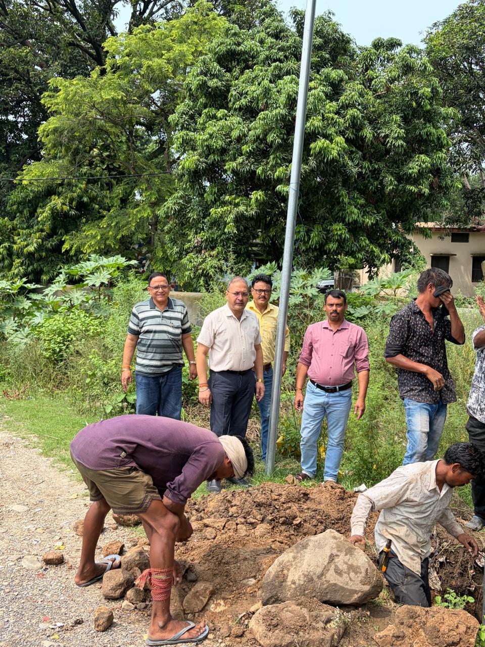 मा0 मुख्यमंत्री की घोषणा के क्रम में धार्मिक पर्यटन को सुरक्षित एवं सुविधाजनक बनाने की दिशा में ककराली गेट से मंदिर तक स्ट्रीट लाइट कार्य का हुआ शुभारम्भ।