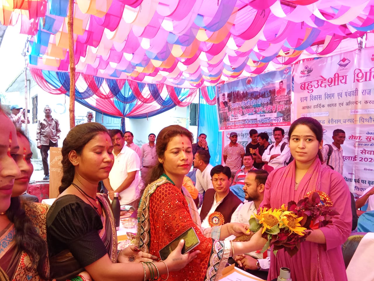 चौड़मन्या में आयोजित हुआ जन-जन की सरकार, जन-जन के द्वार कार्यक्रम, ग्रामीणों ने उठाया योजनाओं का लाभ।