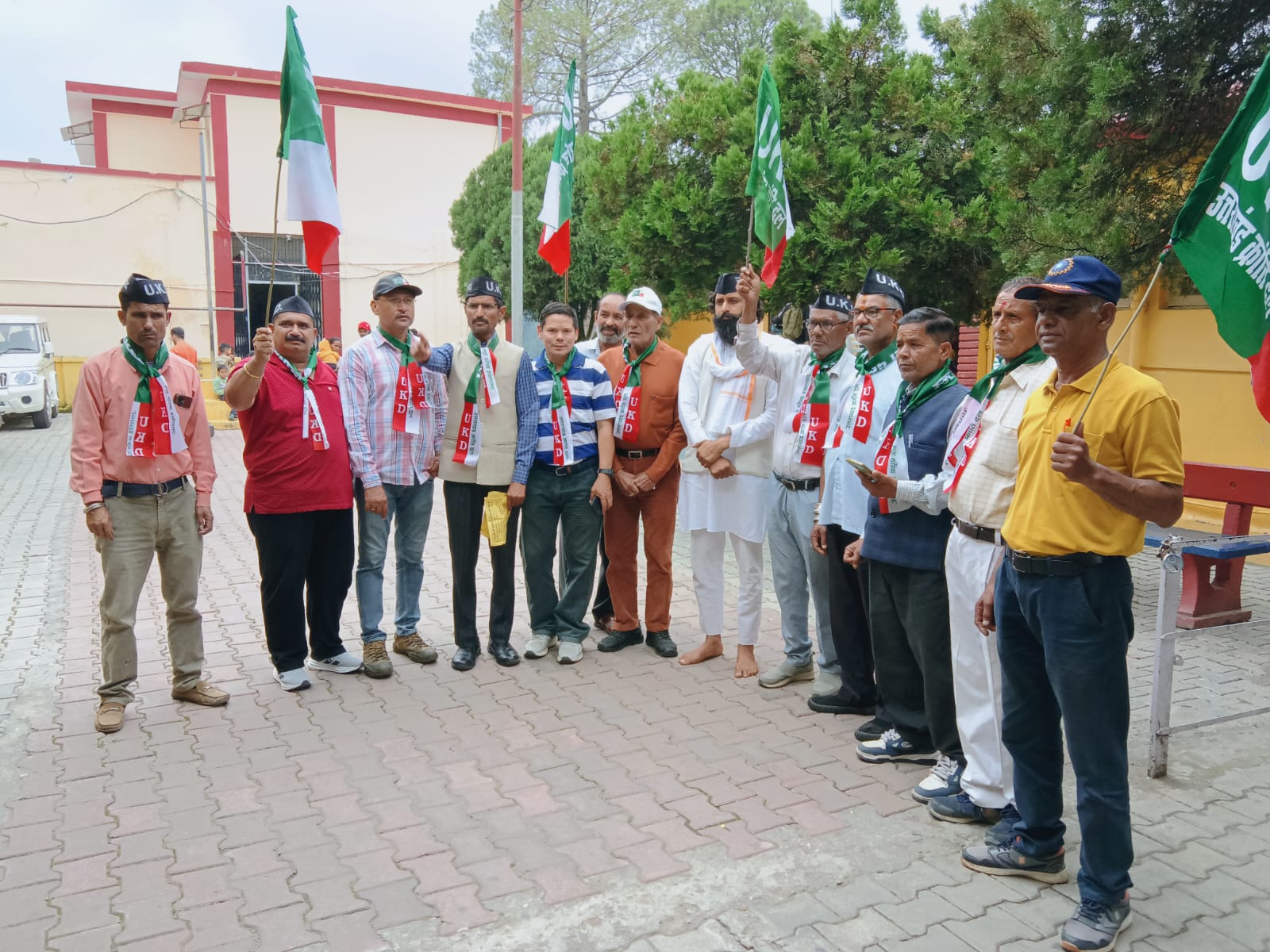 विशेषज्ञ डॉक्टरों के तबादले पर भड़का यूकेडी, लोहाघाट अस्पताल में धरना-प्रदर्शन कर सरकार को दी आंदोलन की चेतावनी।