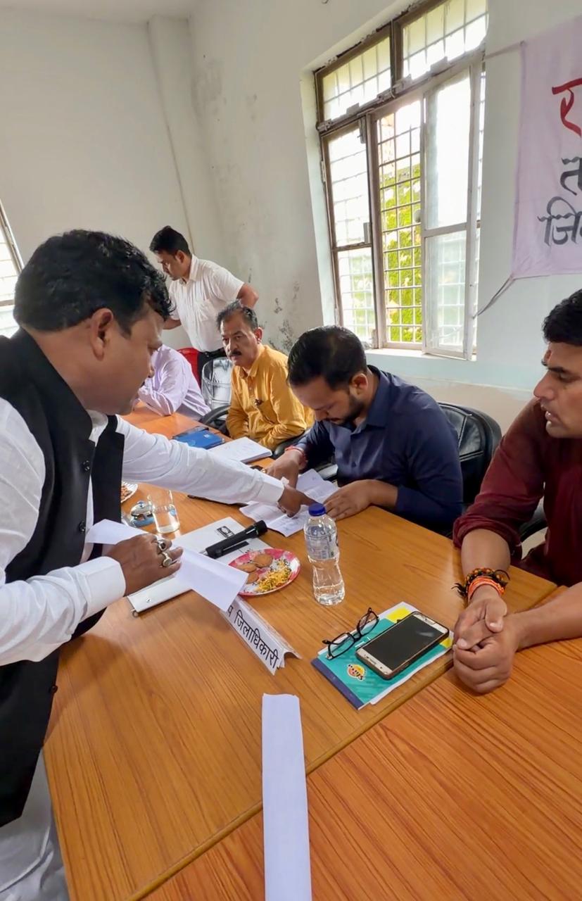 स्थायी निवास प्रमाण पत्र नहीं बनने से योजनाओं से वंचित हो रहे पात्र परिवार।