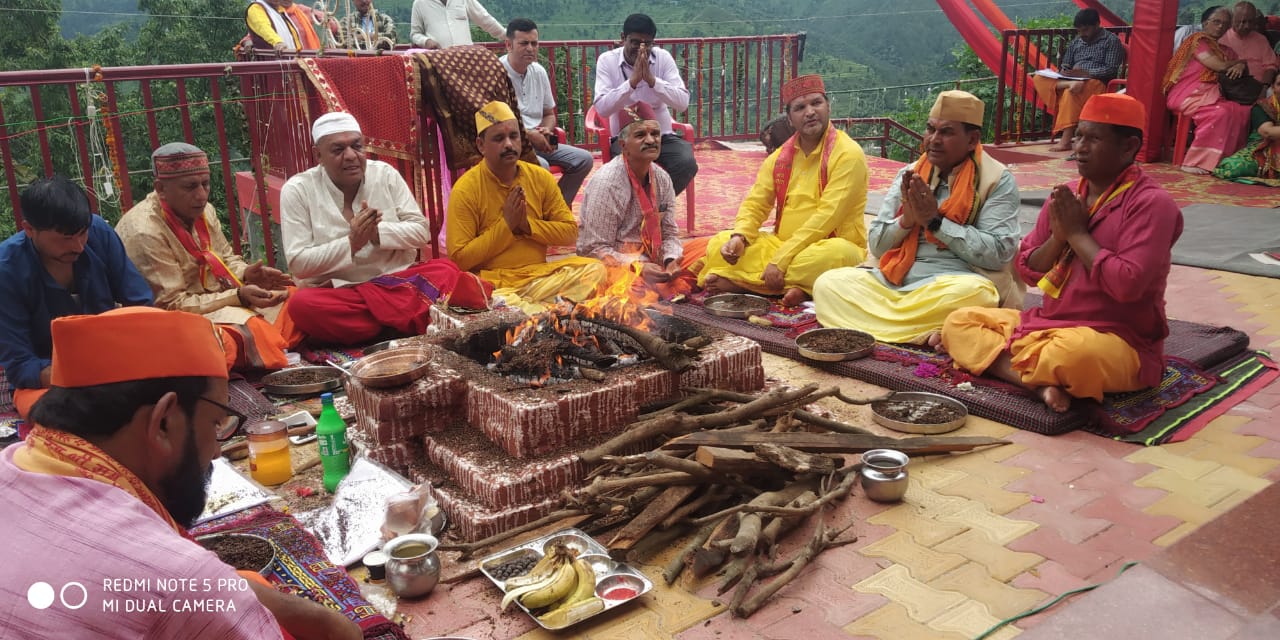 नेपाल सीमा के बिल्दे गांव में आस्था का महाकुंभ: सात पीढ़ियां एक मंच पर जुटीं, नव-निर्मित मंदिर में मां ज्वाला देवी की प्राण-प्रतिष्ठा।