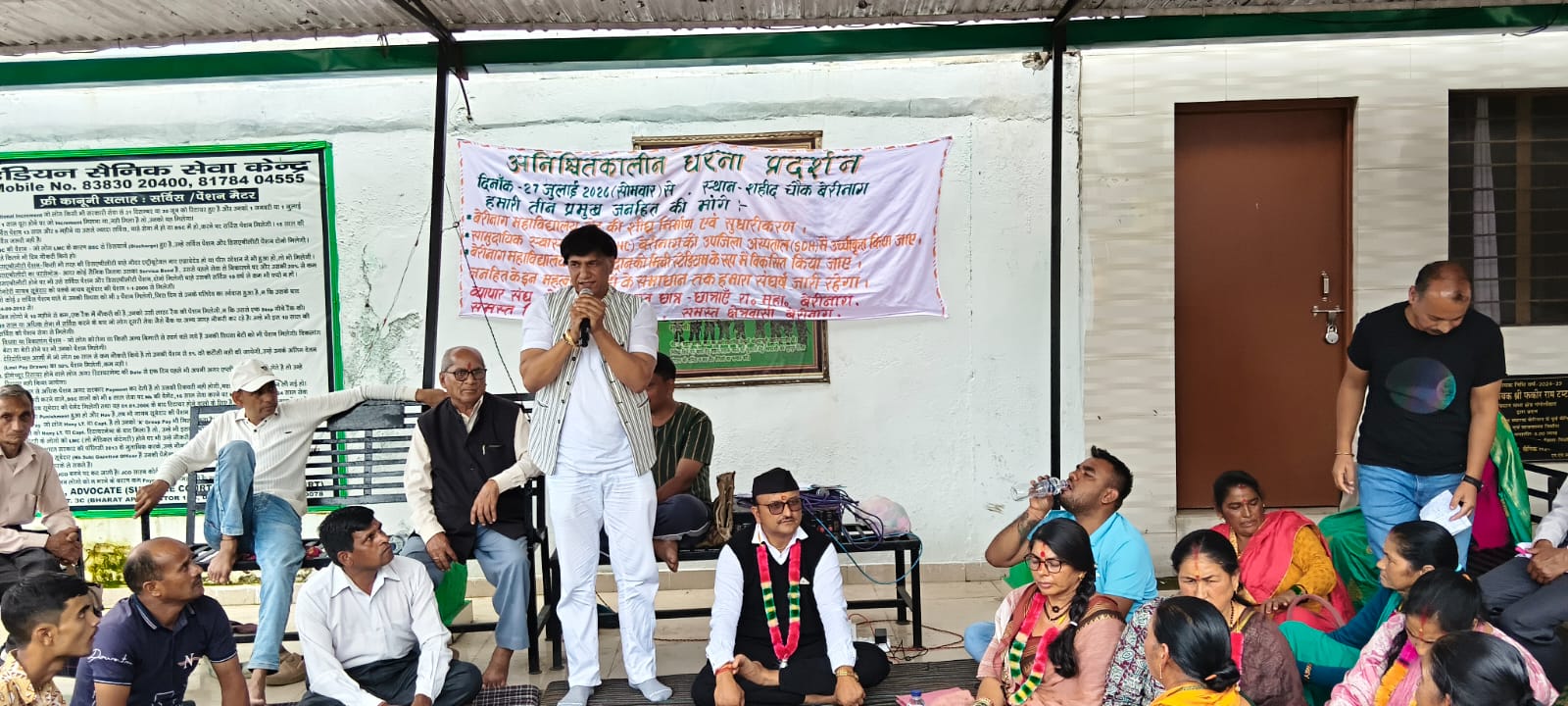 बेरीनाग में तीन जनहित की मांगों को लेकर क्रमिक अनशन जारी, खजान चंद्र गुड्डू ने आंदोलन को दिया समर्थन।