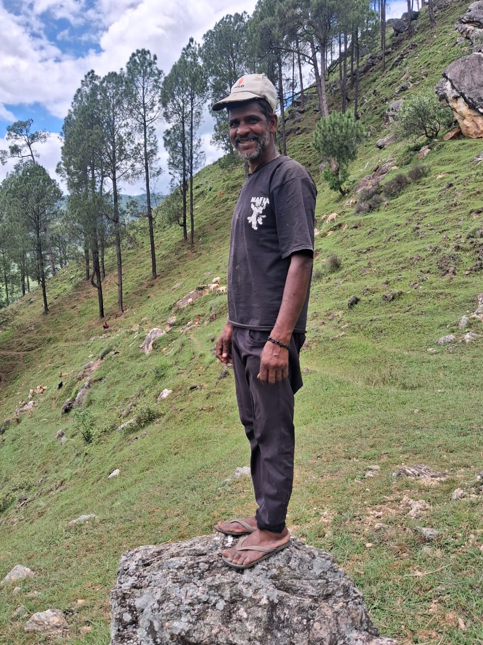 सर्पदंश पीड़ित की मौत से शोक, अस्पताल कर्मियों के व्यवहार पर ग्रामीणों में आक्रोश