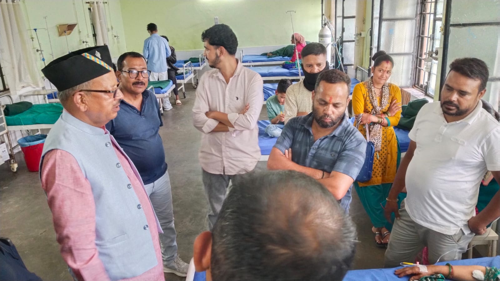 गंगोलीहाट स्वास्थ्य शिविर में 872 मरीजों का हुआ स्वास्थ्य परीक्षण, 13 नसबंदी ऑपरेशन।