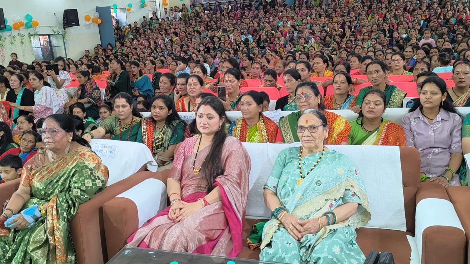 सावन उत्सव में बिखरे देवभूमि की लोक-संस्कृति के रंग, उमड़ी मातृशक्ति।