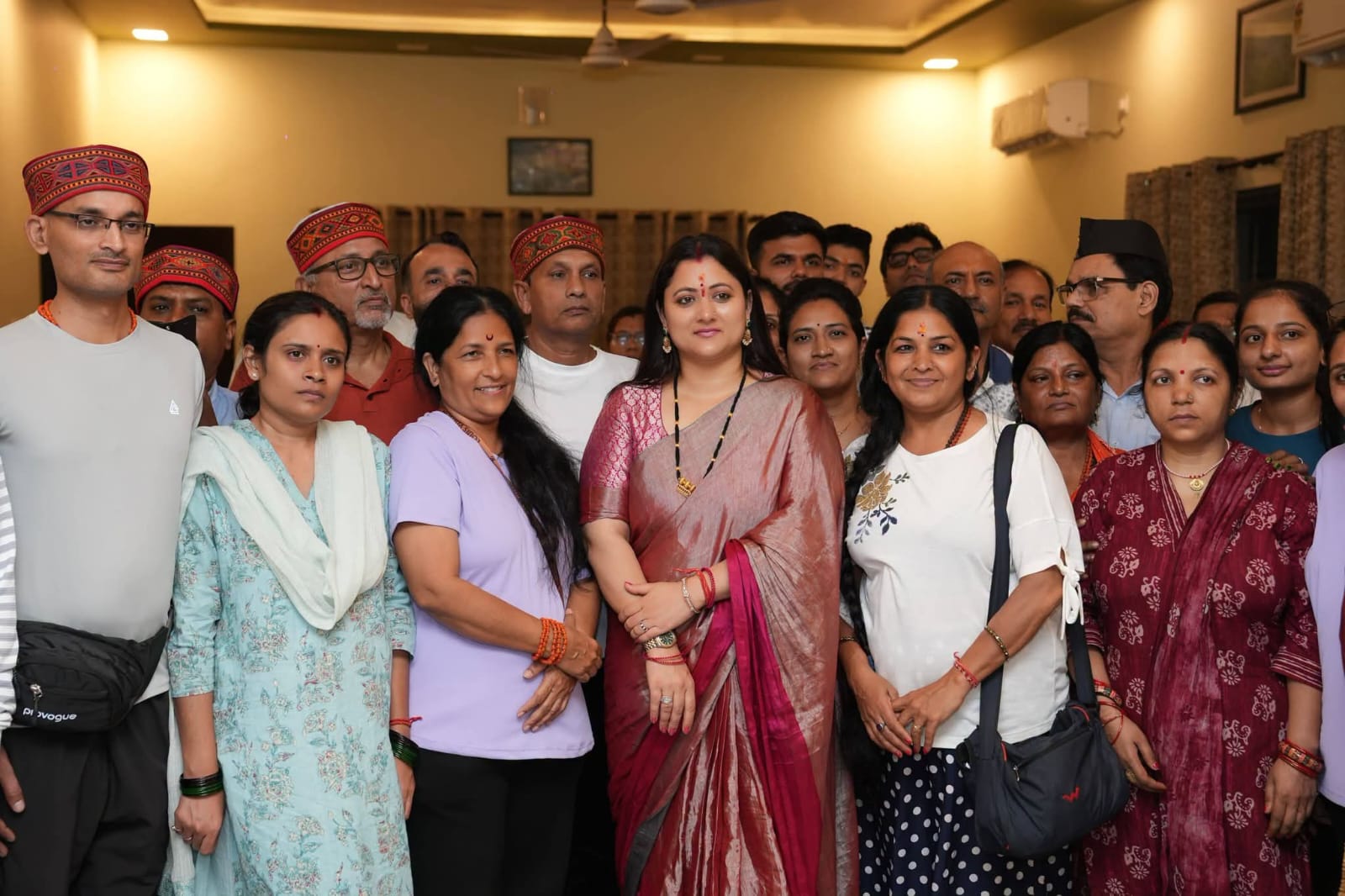 सावन उत्सव में गीता धामी ने महिलाओं से किया संवाद, बोलीं-पहाड़ की नारी संघर्ष की मिसाल, आर्थिक मजबूती से बदलेगा परिवार का भविष्य।
