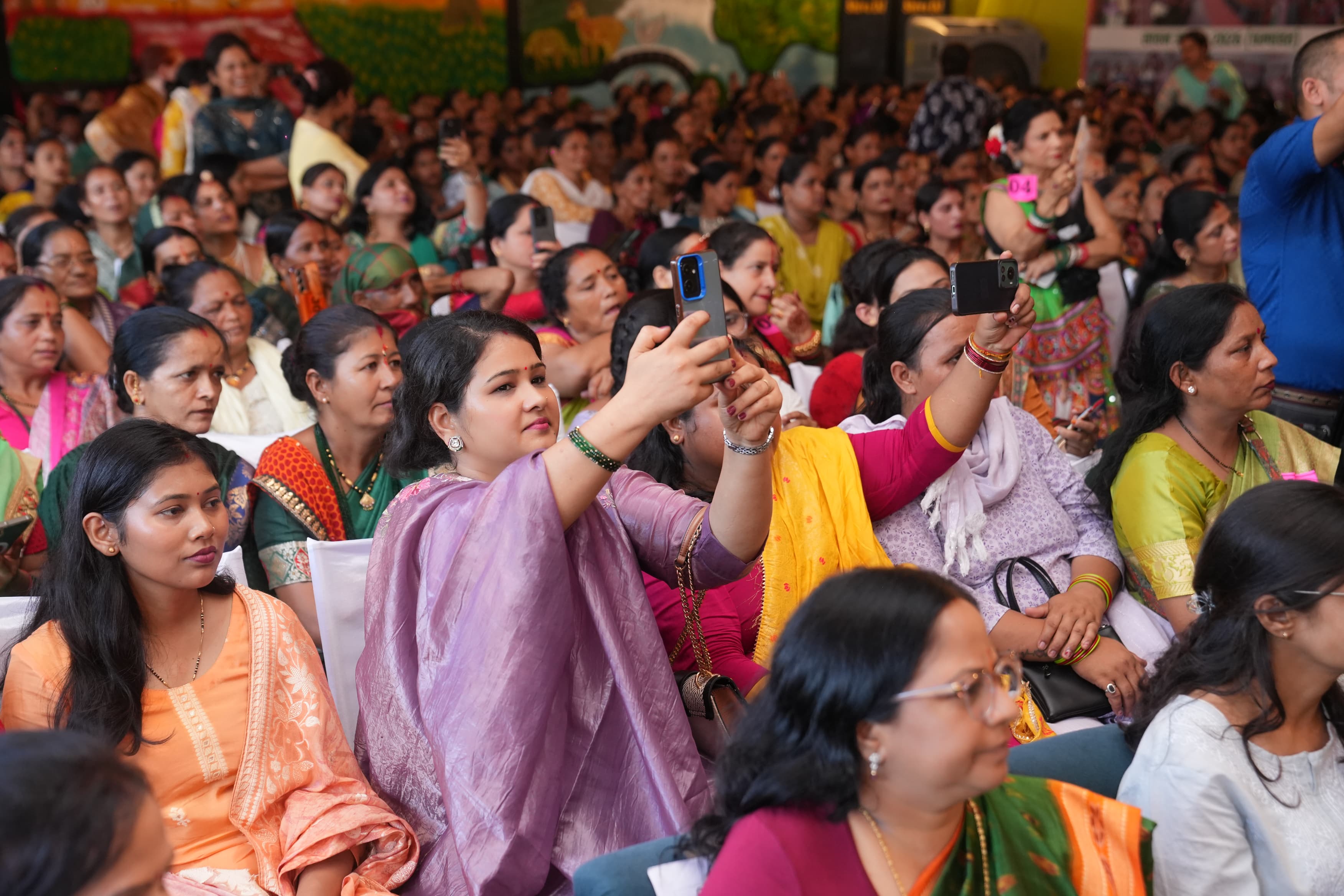 सावन उत्सव में गीता धामी ने किया मातृशक्ति का सम्मान, 10 कर्मठ महिलाओं को मिला नंदा शिखर सम्मान।