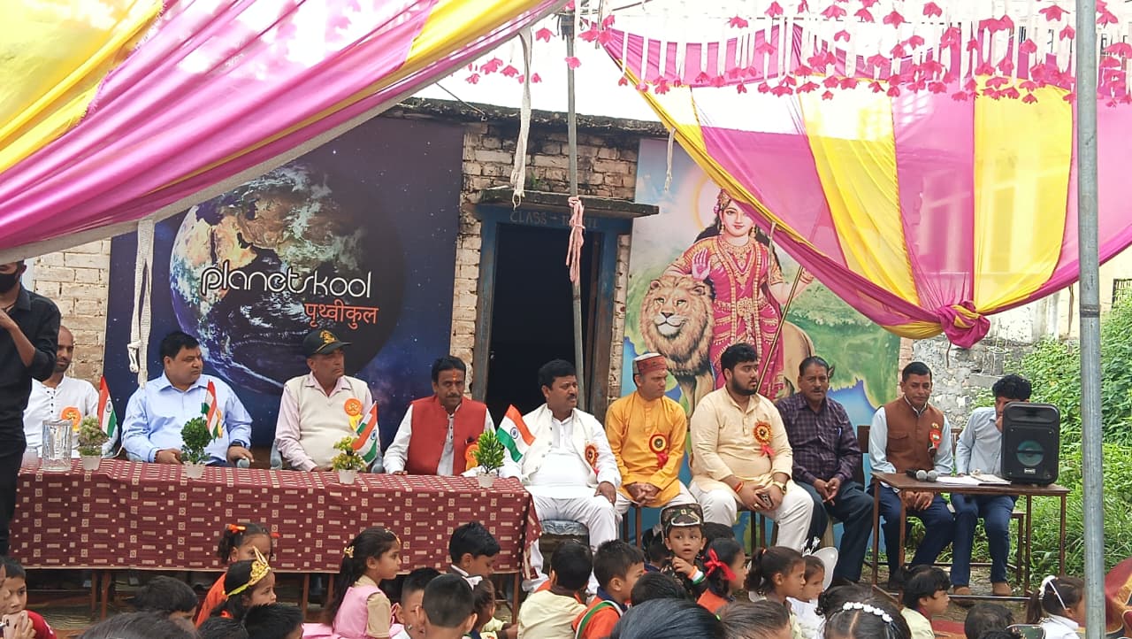 गंगोलीहाट में धूमधाम से मना स्वतंत्रता दिवस, भारत माता के जयकारों से गूंजा नगर