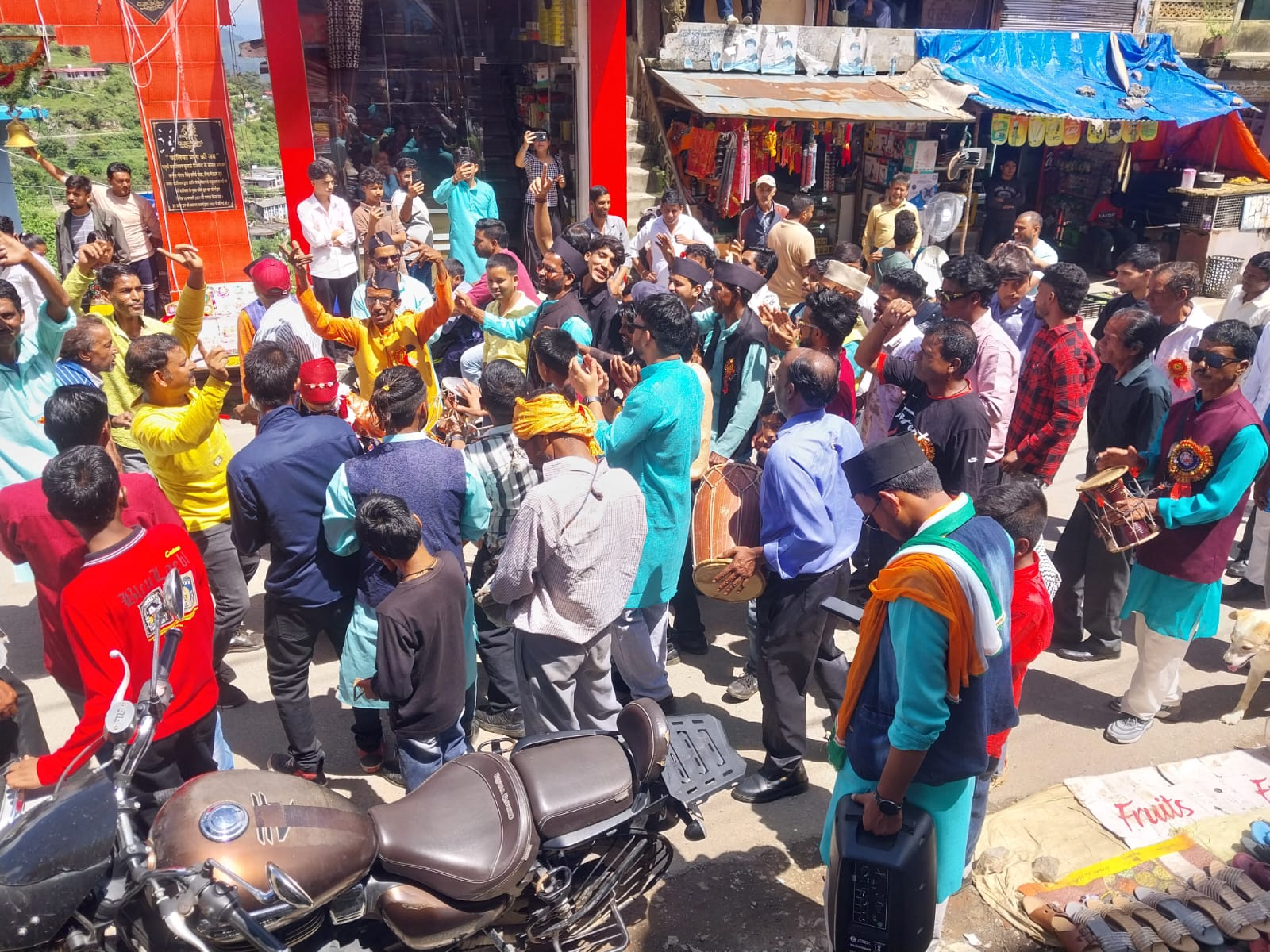 गंगोलीहाट में लोकपर्व आठों की धूम, पुनौली गांव से निकला भव्य जुलूस