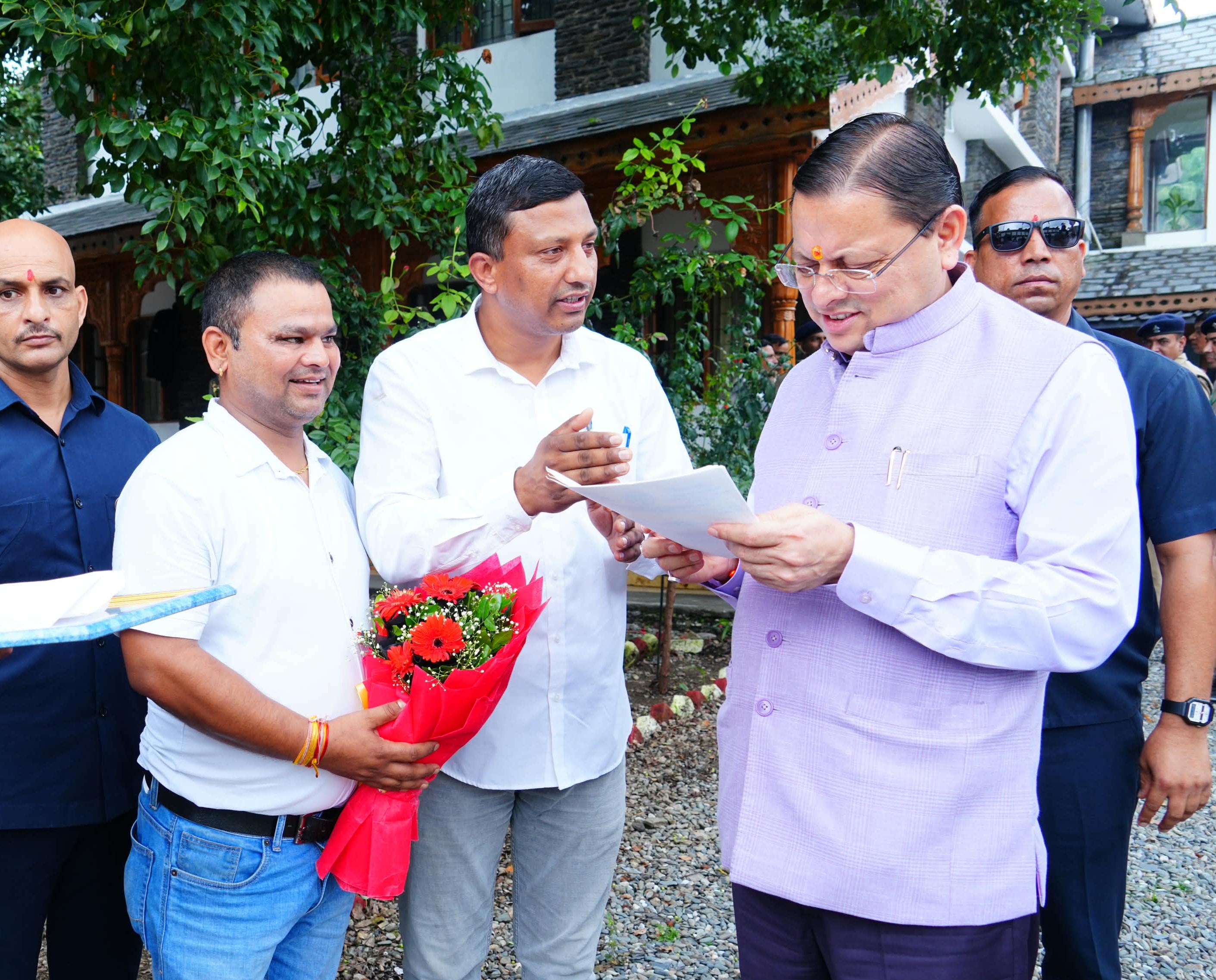 सीएम धामी से मिले सचिन जोशी, लोहाघाट की पांच बड़ी मांगों को लेकर उठाई आवाज।