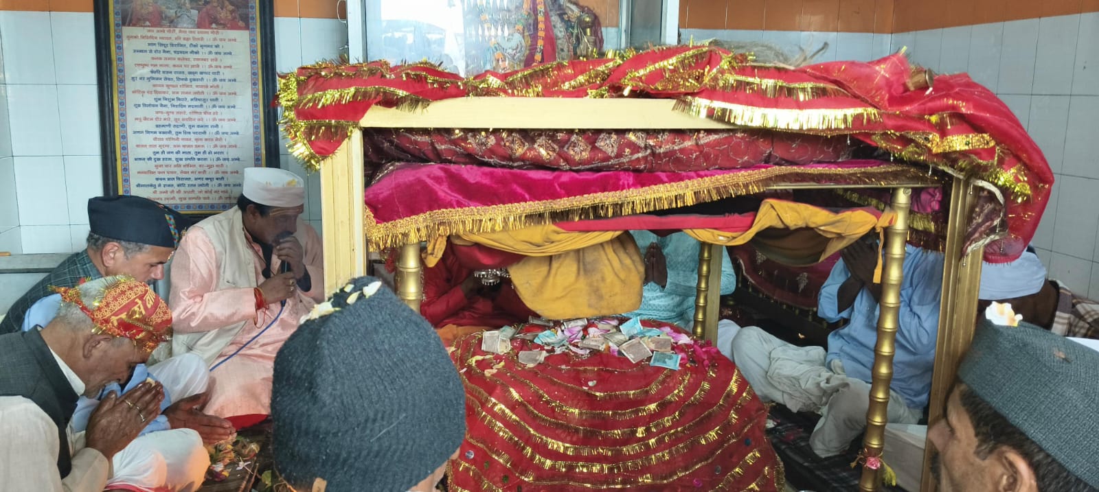 बाराही धाम में सांगी पूजन के साथ यहां बगवाल मेले की धार्मिक प्रक्रियाएं हुई शुरू, चार खाम , सात थोक के लोगों ने सामूहिक रूप से पूजा में किया प्रतिभाग।