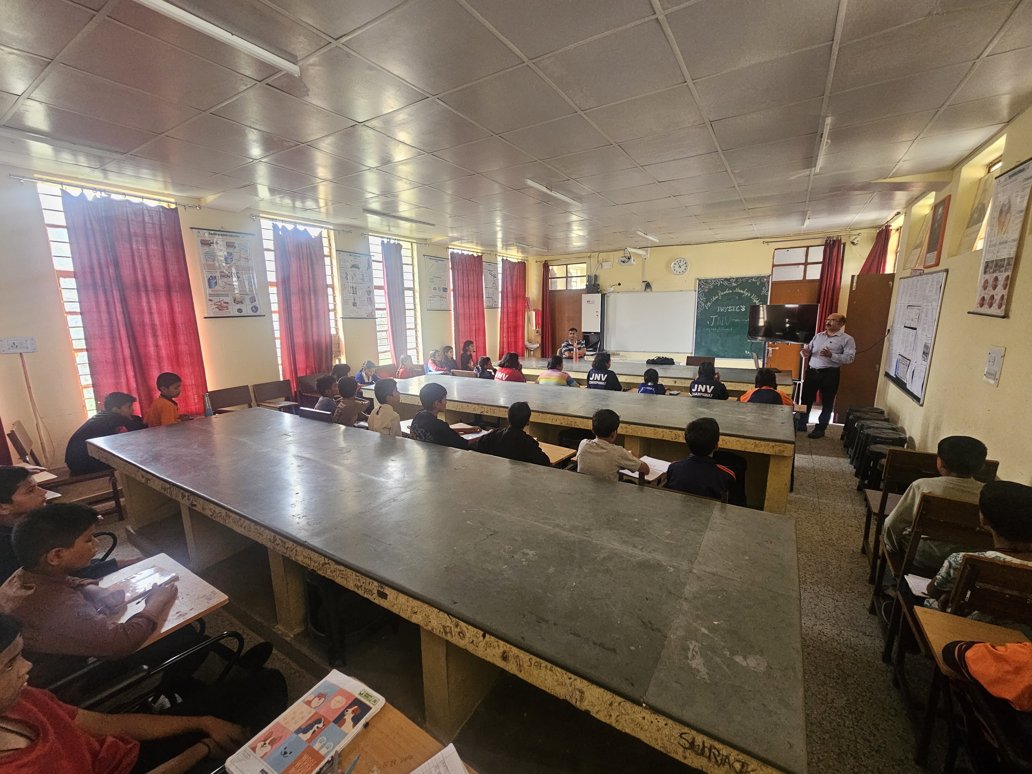 जवाहर नवोदय विद्यालय में विद्यार्थियों को भारतीय ज्ञान परंपरा एवं नैतिक मूल्यों का पाठ.