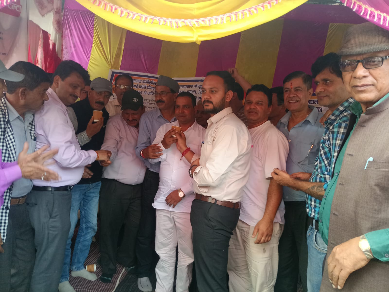 गंगोलीहाट में 12 दिन से चल रहा धरना एसडीएम के लिखित आश्वासन पर समाप्त
