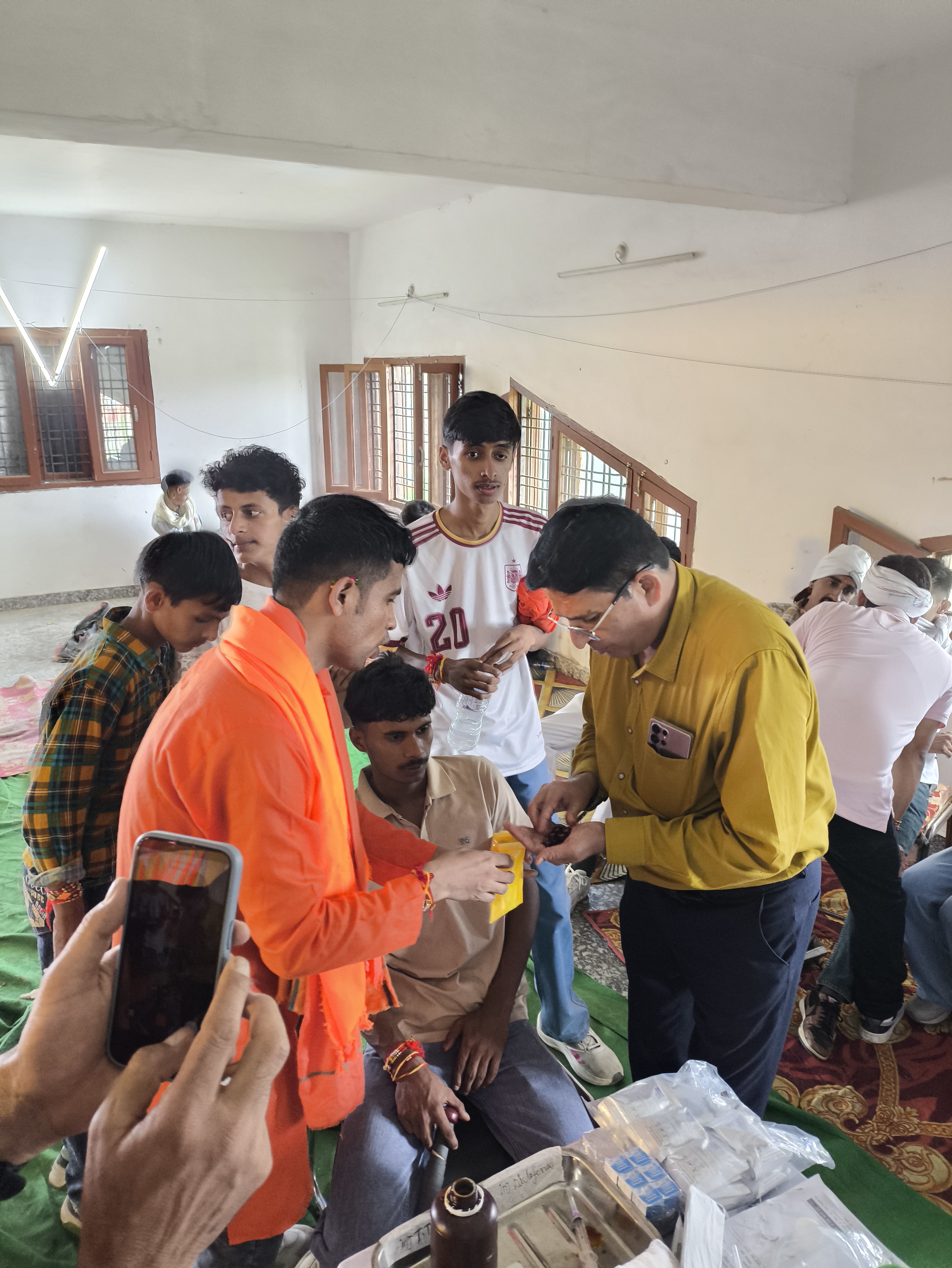 देवीधुरा बग्वाल में स्वास्थ्य विभाग की तत्परता, 180 से अधिक घायलों का किया उपचार।