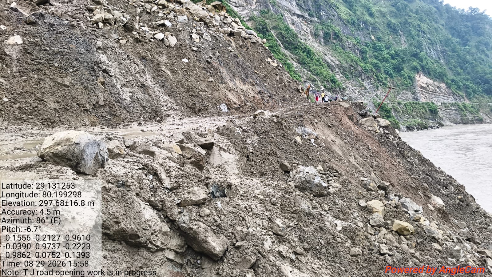 भूस्खलन के बाद TJ मार्ग पर लौटी रफ्तार, युद्धस्तर पर काम कर लोनिवि ने खोला रास्ता।