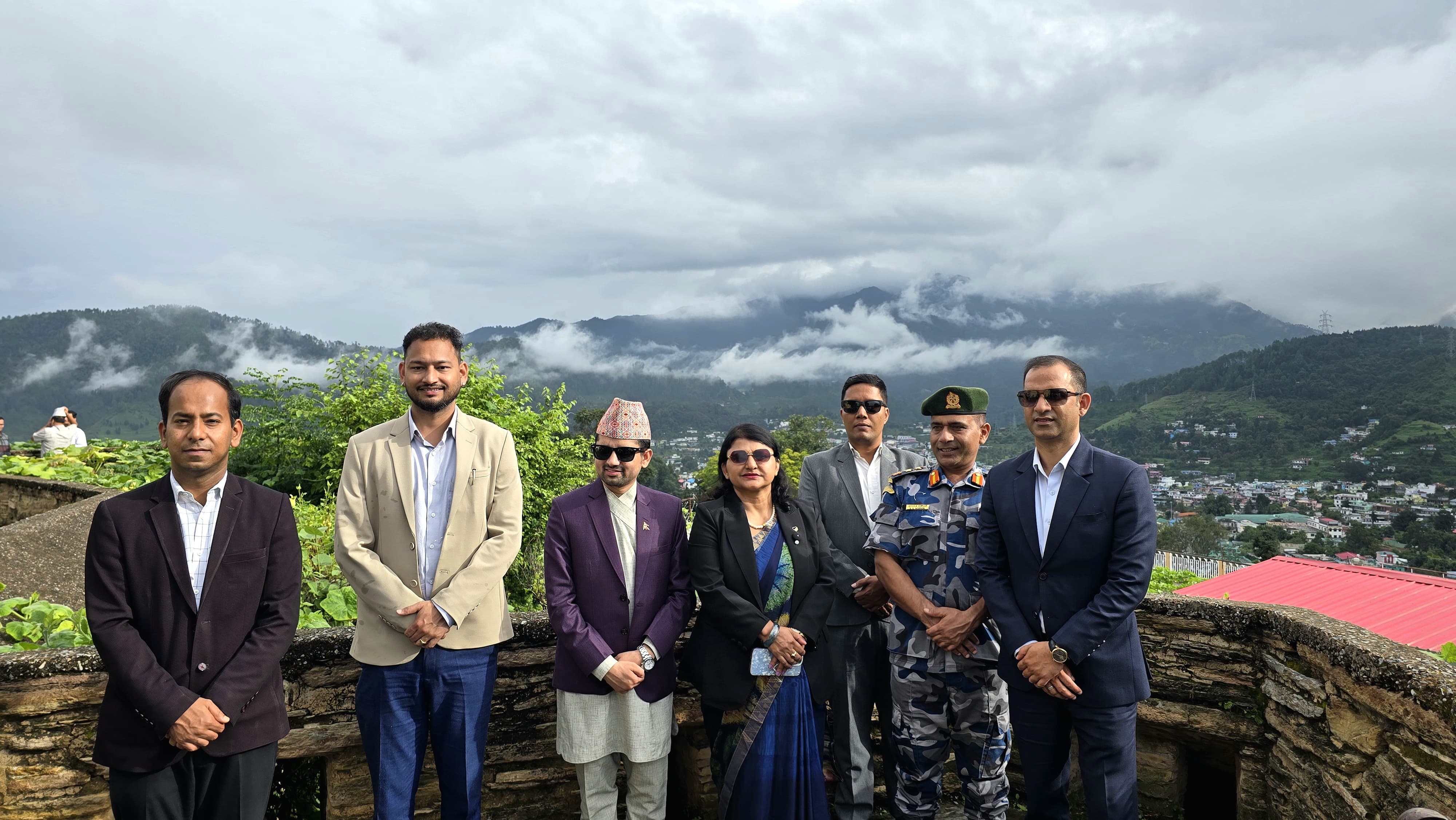 नेपाली अधिकारियों ने किया ऐतिहासिक सौर किले का भ्रमण, विरासत और वास्तुकला की सराहना।