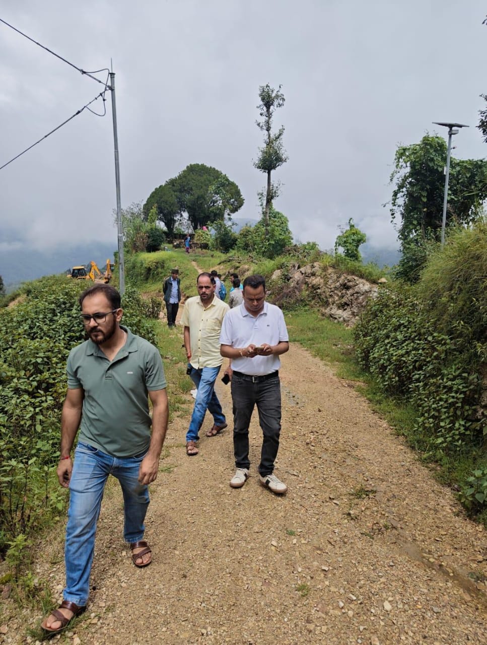 मोराड़ी-चमतोला मोटर मार्ग पर यातायात हुआ सामान्य, मलबा हटाकर सड़क खोली गई।