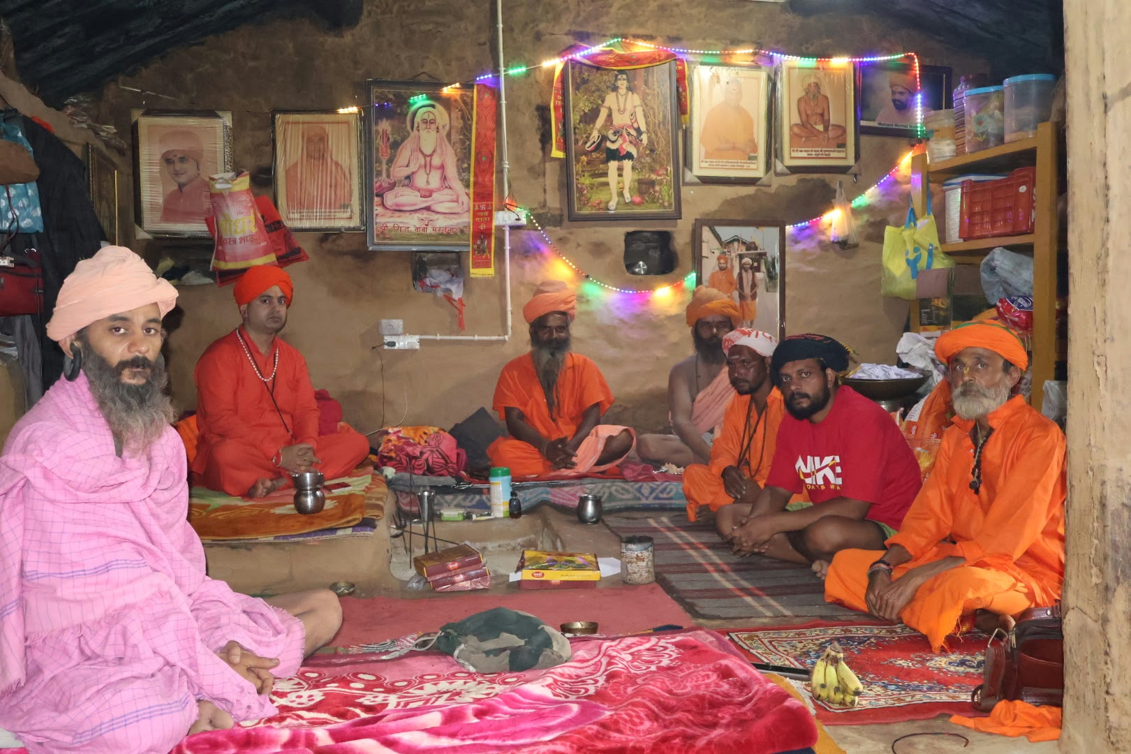 गुरु गोरखनाथ मठ में भक्ति के रंग में रंगी जन्माष्टमी, आधी रात गूंजा हरे राम-हरे कृष्ण।