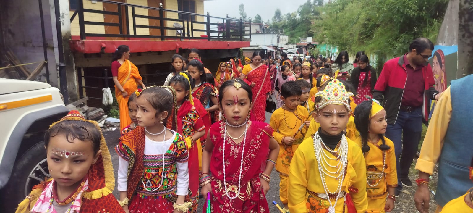 श्रीकृष्ण जन्माष्टमी पर सरस्वती शिशु मंदिर मुनस्यारी ने निकाली भव्य झांकी।