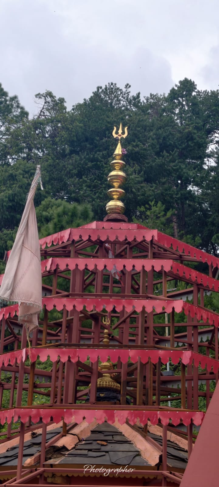 मानेश्वर धाम में 6.30 फीट ऊंचा कलश स्थापित, पर्वतीय शैली में बनाया जा रहा हैढाई हजार साल पुराना ऐतिहासिक मंदिर।