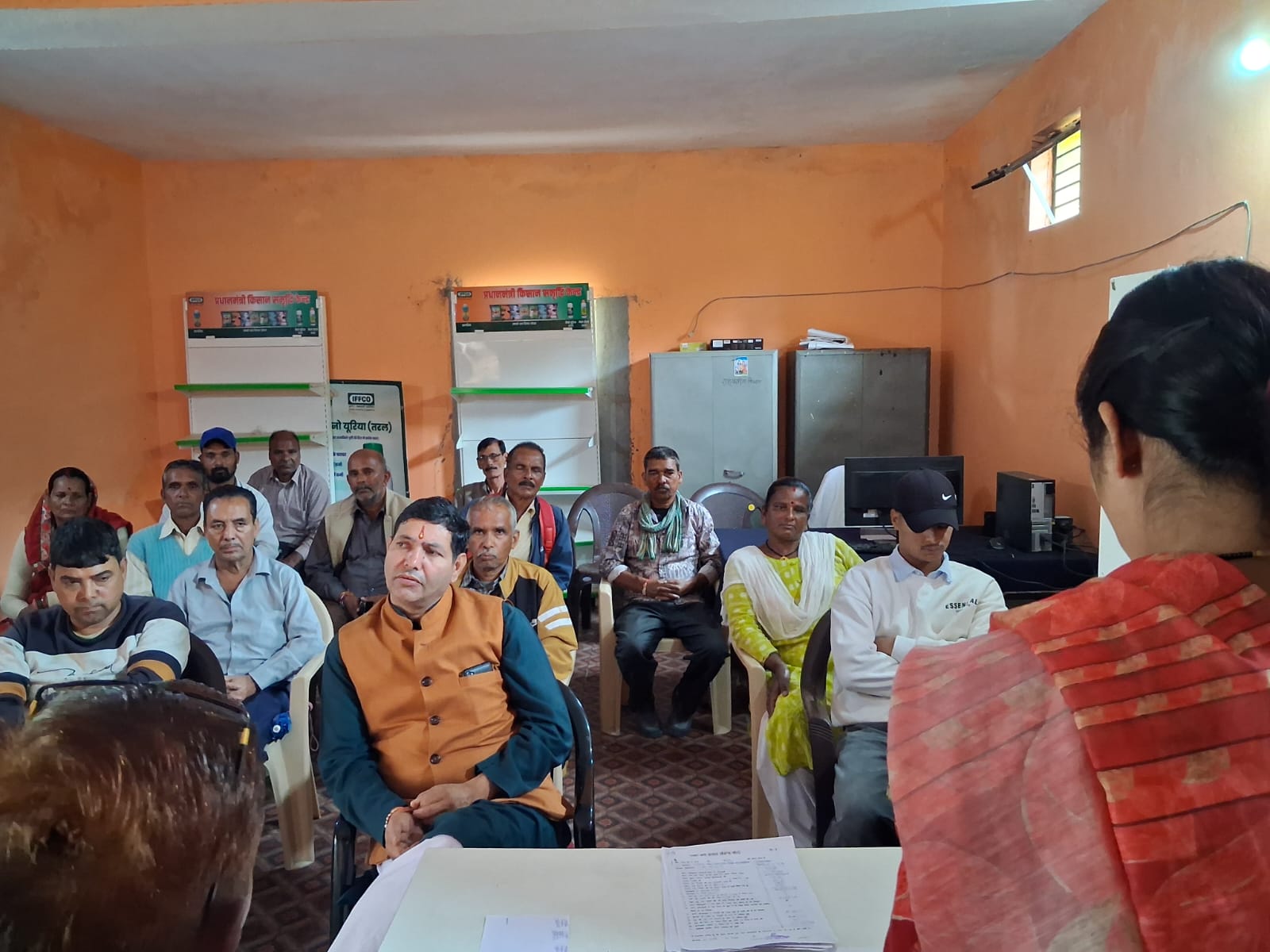 धर्मघर साधन सहकारी समिति की वार्षिक बैठक में विकास योजनाओं पर मंथन।
