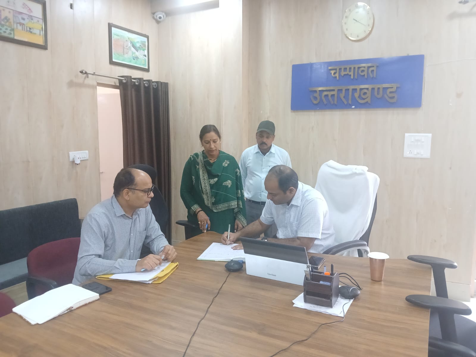 जिलाधिकारी ने जिला आपातकालीन परिचालन केंद्र का किया औचक निरीक्षण, 24घंटे 7दिन सतर्कता के दिए निर्देश