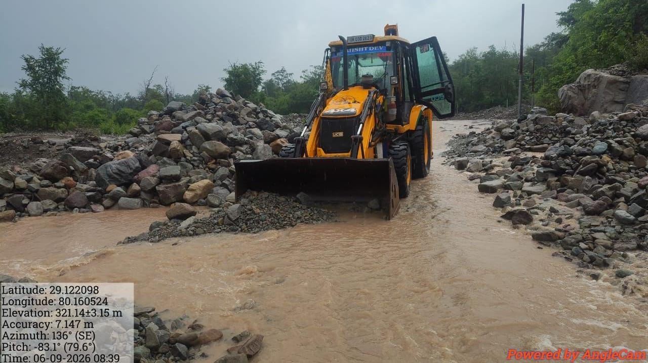 बाटनागाड़ में मलबा हटाने के लिए जेसीबी तैनात, लोक निर्माण विभाग के अधिकांश मार्ग खुले