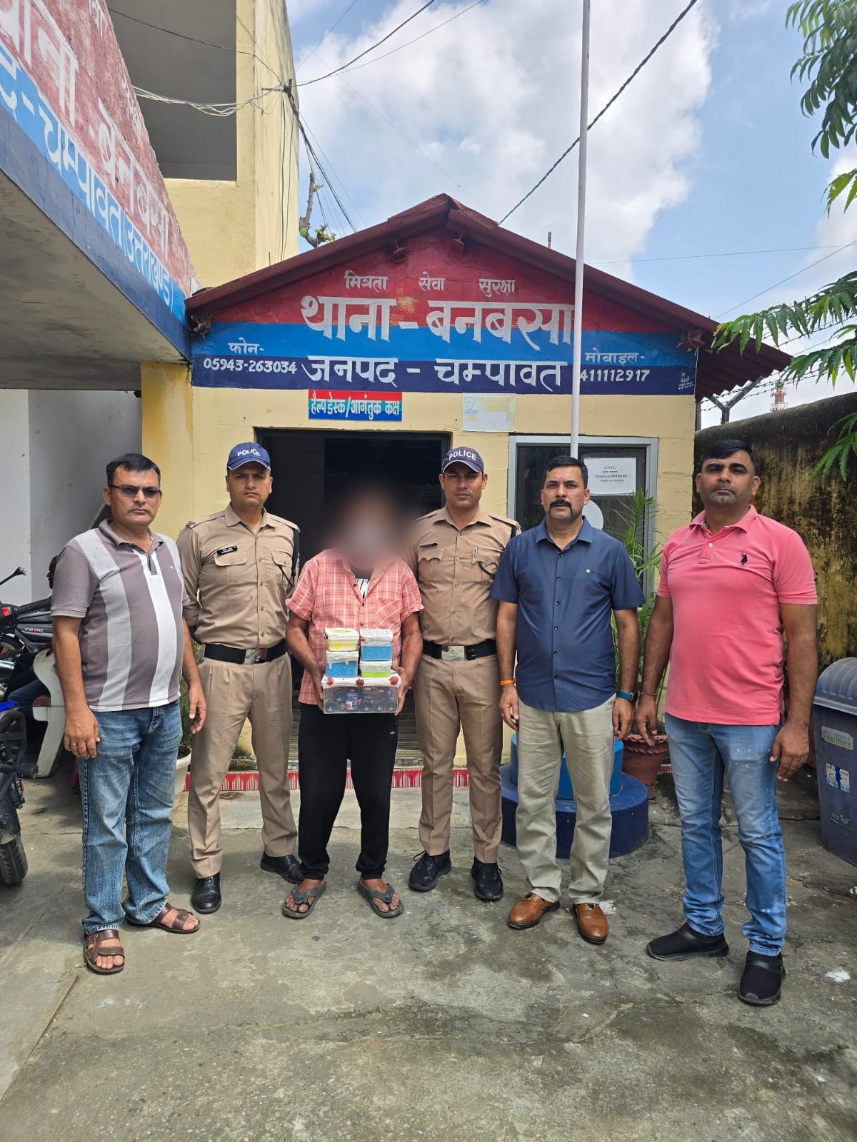 बनबसा में दुकान की आड़ में नशीली दवाओं का कारोबार, SOG ने आरोपी को दबोचा