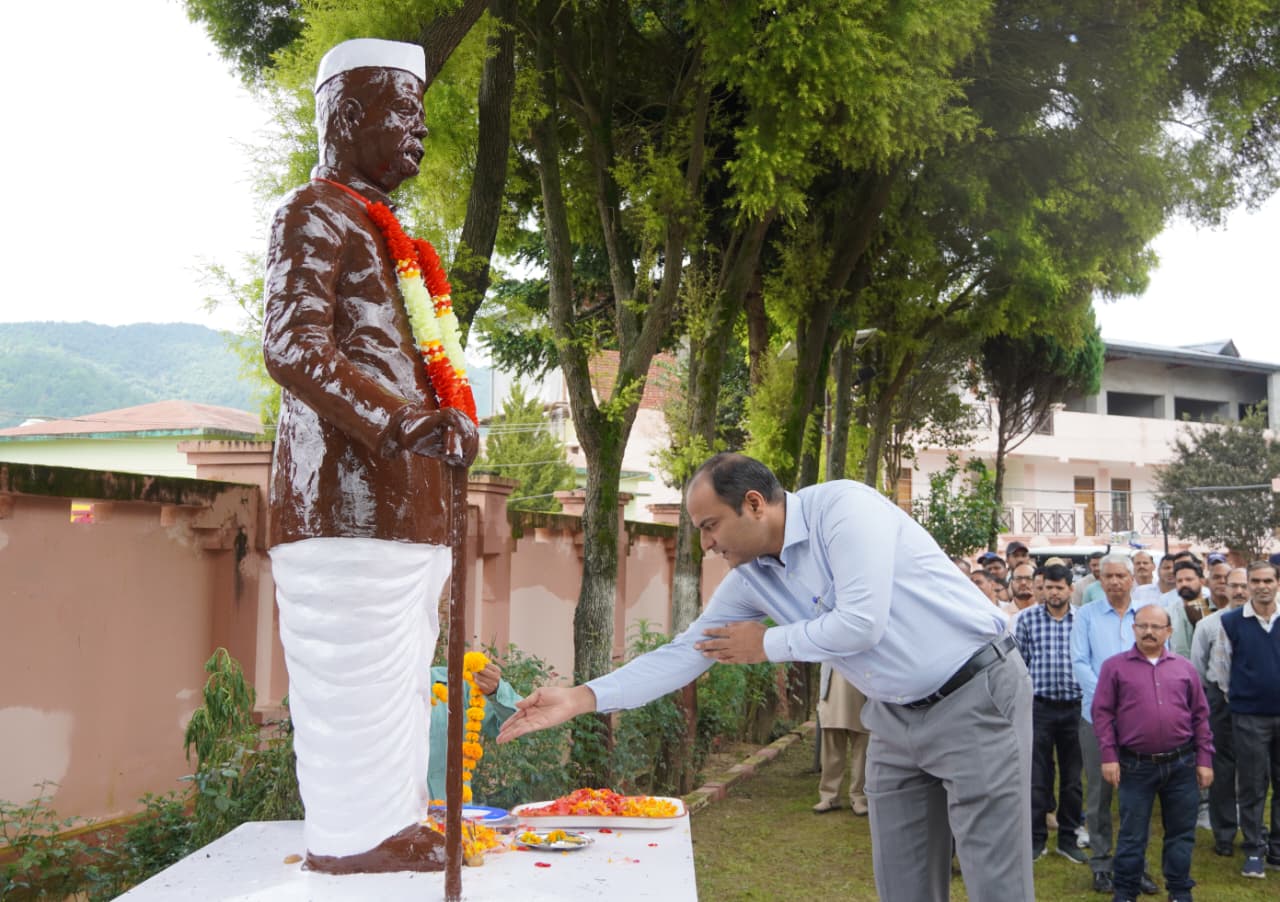 पं. गोविंद बल्लभ पंत की 139वीं जयंती पर जिलाधिकारी ने किया भावपूर्ण स्मरण