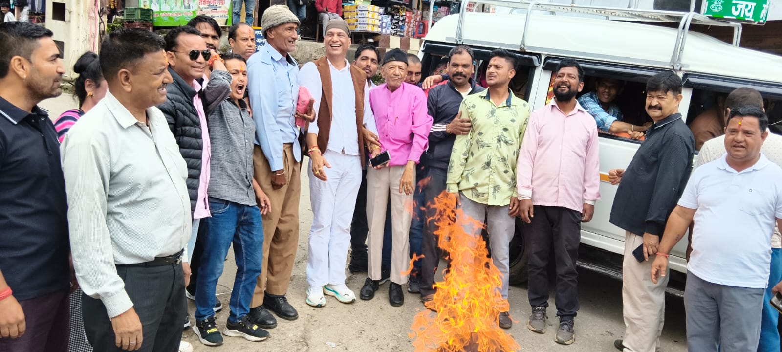 गंगोलीहाट में राहुल गांधी के खिलाफ कथित अभद्र टिप्पणी पर कांग्रेस का प्रदर्शन, भाजपा राष्ट्रीय अध्यक्ष का पुतला फूंका