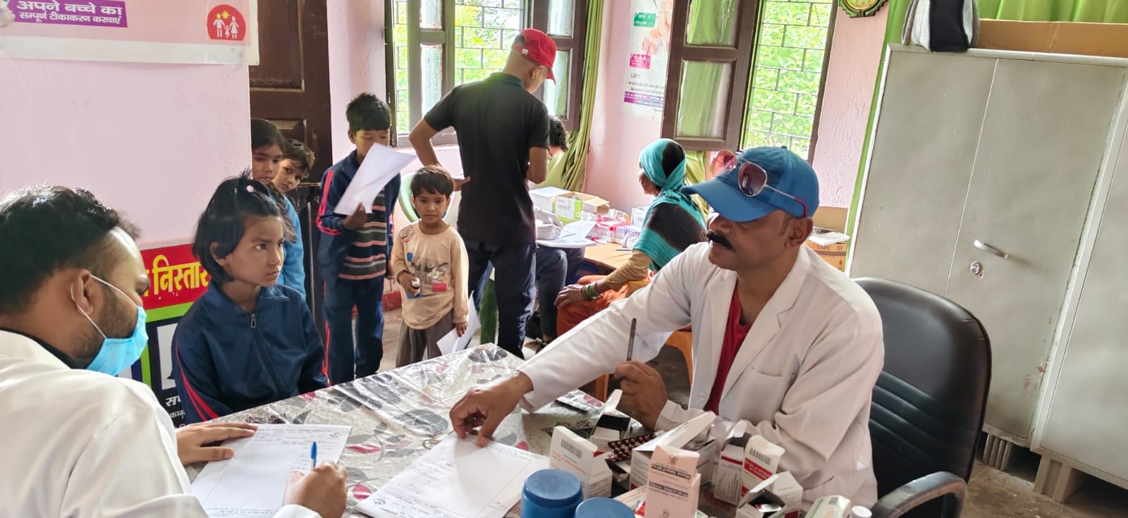 पीपलढिंग और फूलारकोट में स्वास्थ्य शिविर, 68 ग्रामीणों की जांच