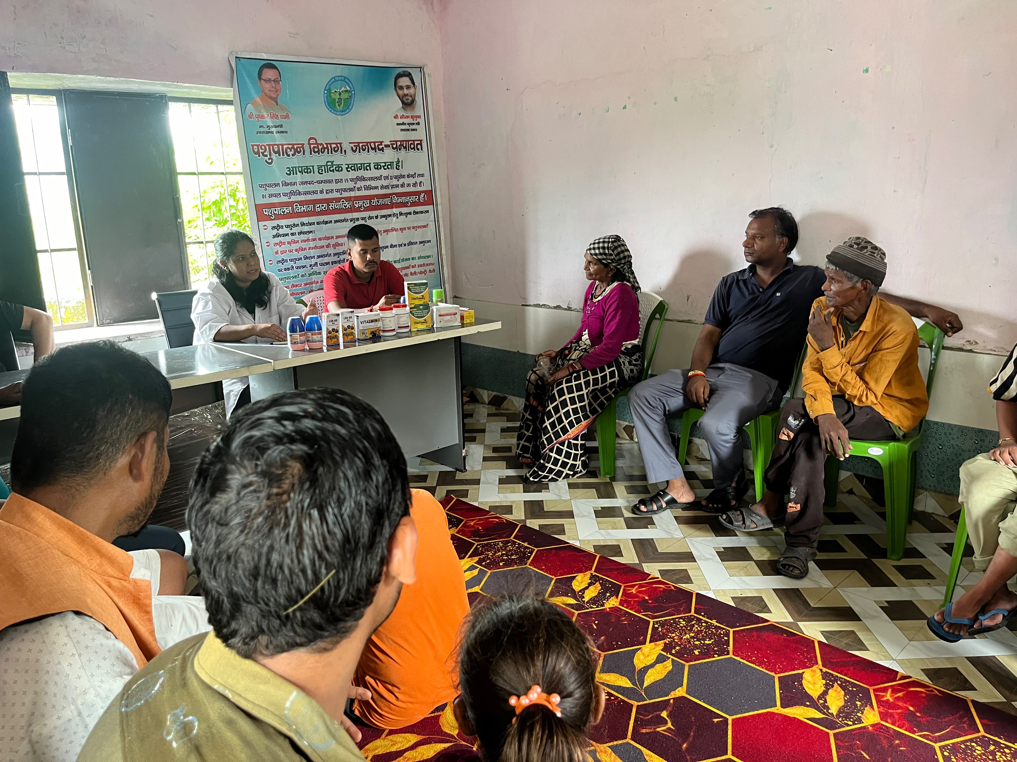 लंपी रोग से बचाव के लिए पशुपालकों को किया जागरूक, कमाजुला में लगा पशु चिकित्सा शिविर