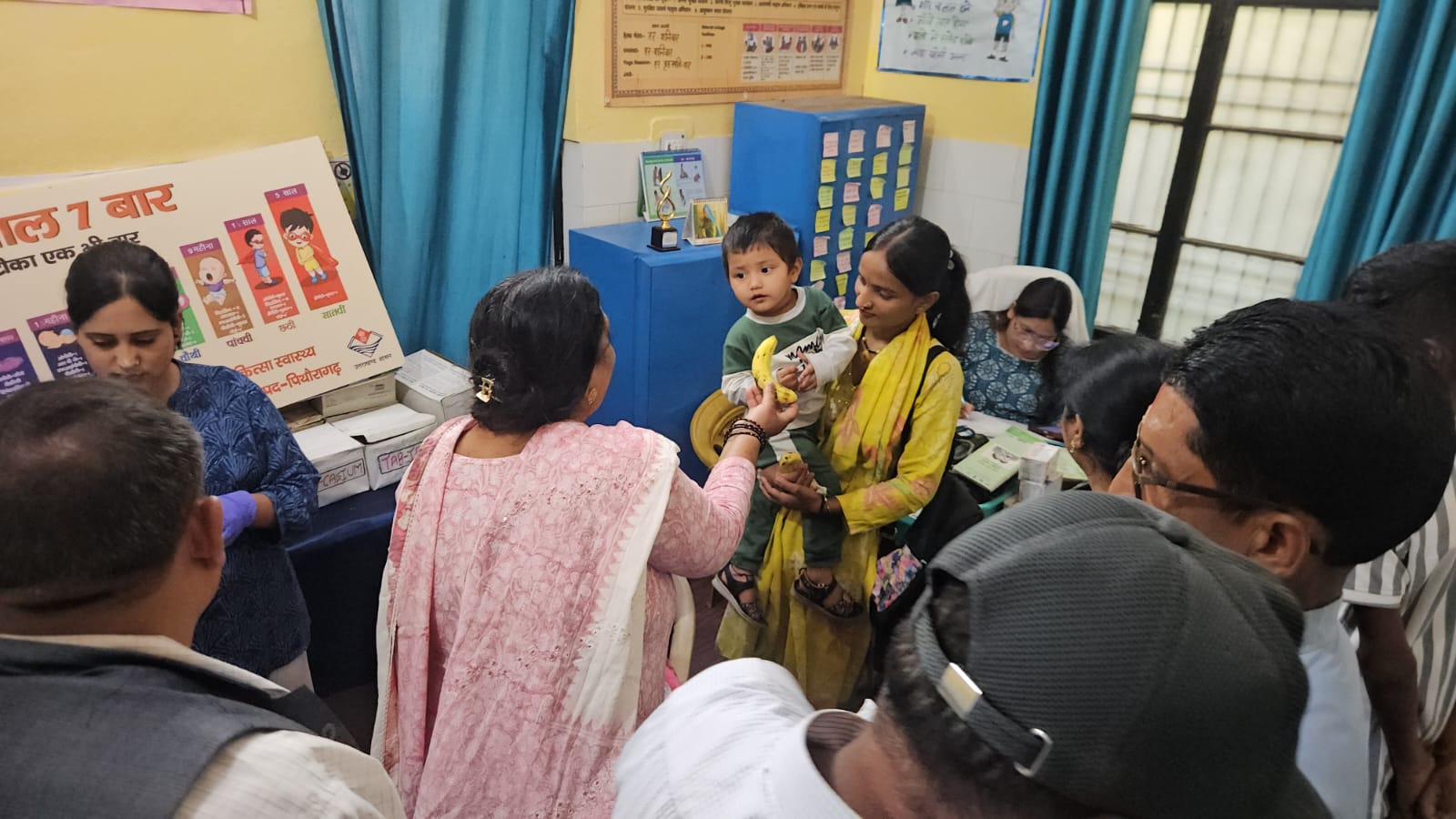 मुख्यमंत्री धामी के जन्मदिन पर गणाई में स्वच्छता अभियान, मरीजों को फल वितरित