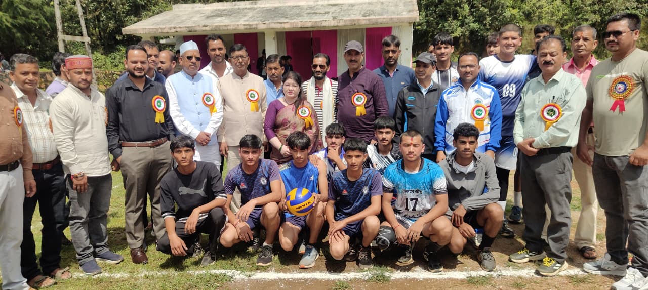 वालीबॉल का उद्घाटन मैच बेरीनाग ने जीता, गंगोलीहाट में विधायक चैम्पियनशिप ट्रांफी प्रतियोगिता शुरू