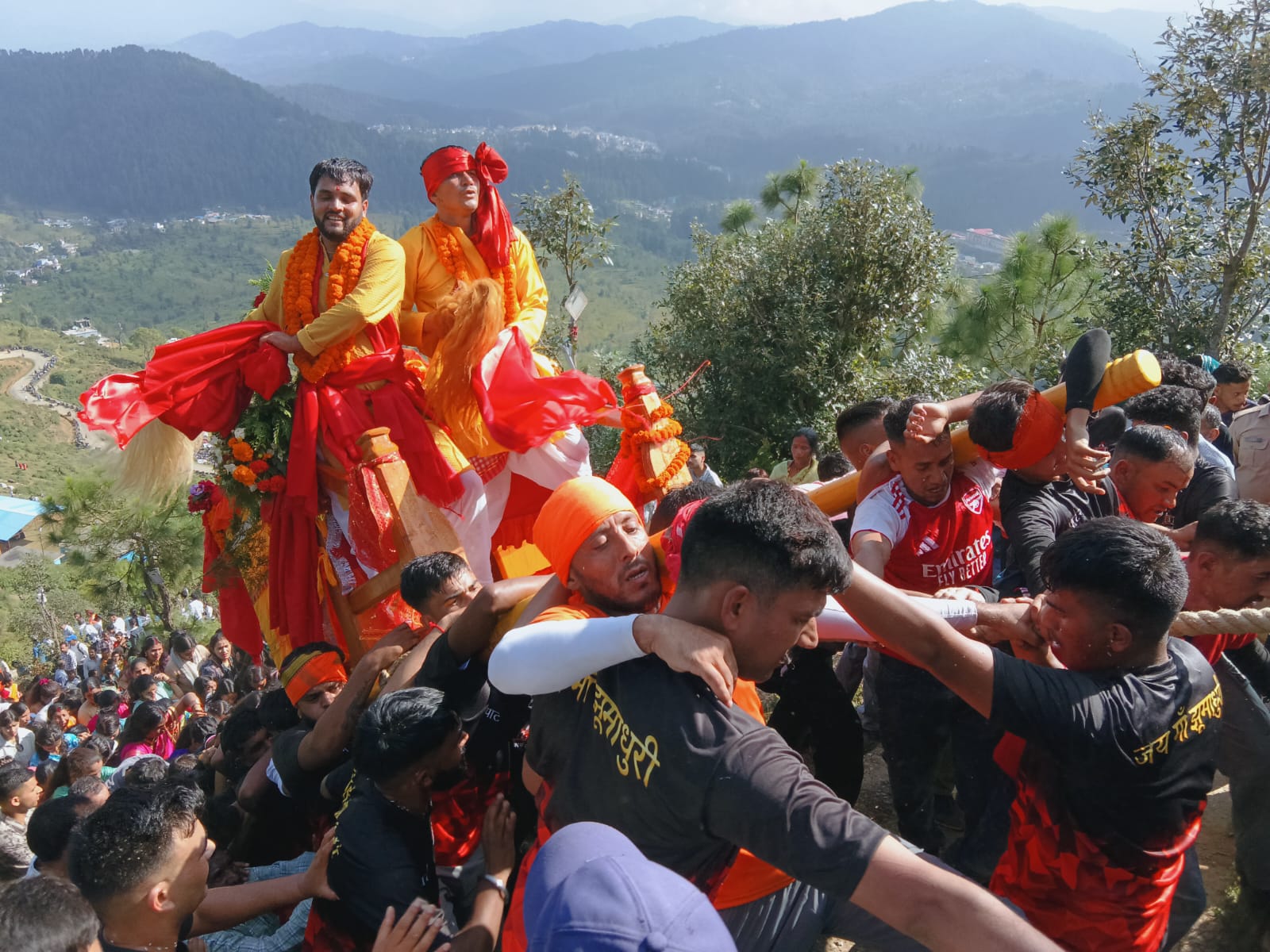 झूमाधुरी धाम में आस्था का अद्भुत संसार, जहां दैवीय शक्तियों से साक्षात्कार की मान्यता।