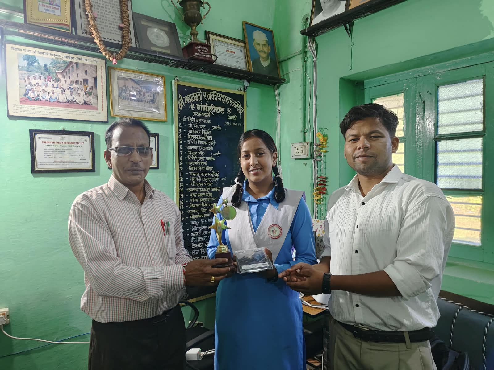 मुख्यमंत्री युवा मंथन में ओजस्वी ने बढ़ाया गंगोलीहाट का मान, विद्यालय में हुआ भव्य स्वागत।