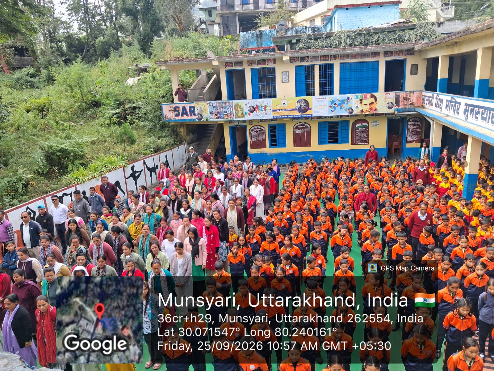 सरस्वती शिशु मन्दिर मुनस्यारी में राष्ट्रगीत का सामूहिक गायन