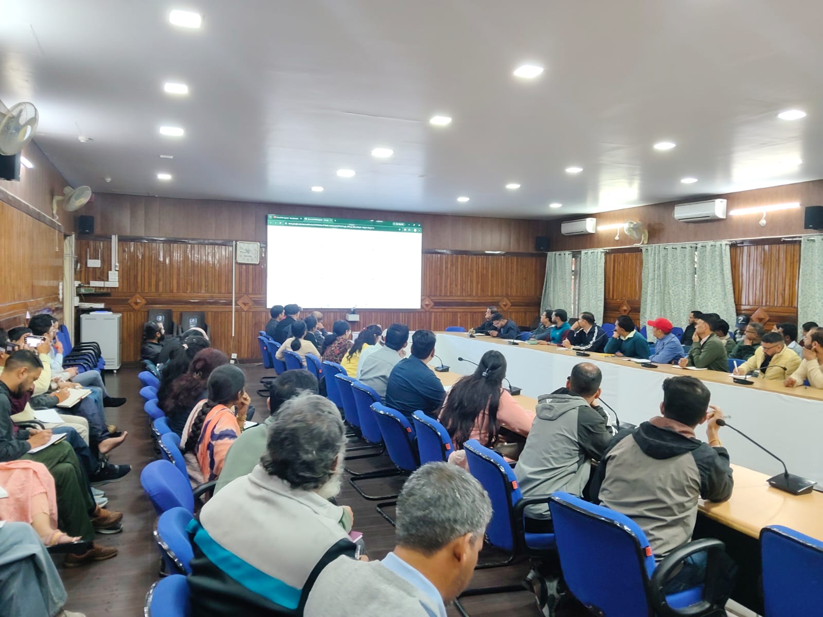 ई-ऑफिस से तेज और पारदर्शी होगी सरकारी कार्यप्रणाली  चम्पावत में 180 अधिकारियों-कर्मचारियों को दिया गया ई-ऑफिस का व्यावहारिक प्रशिक्षण, 87 सरकारी कार्यालय पोर्टल पर पंजीकृत