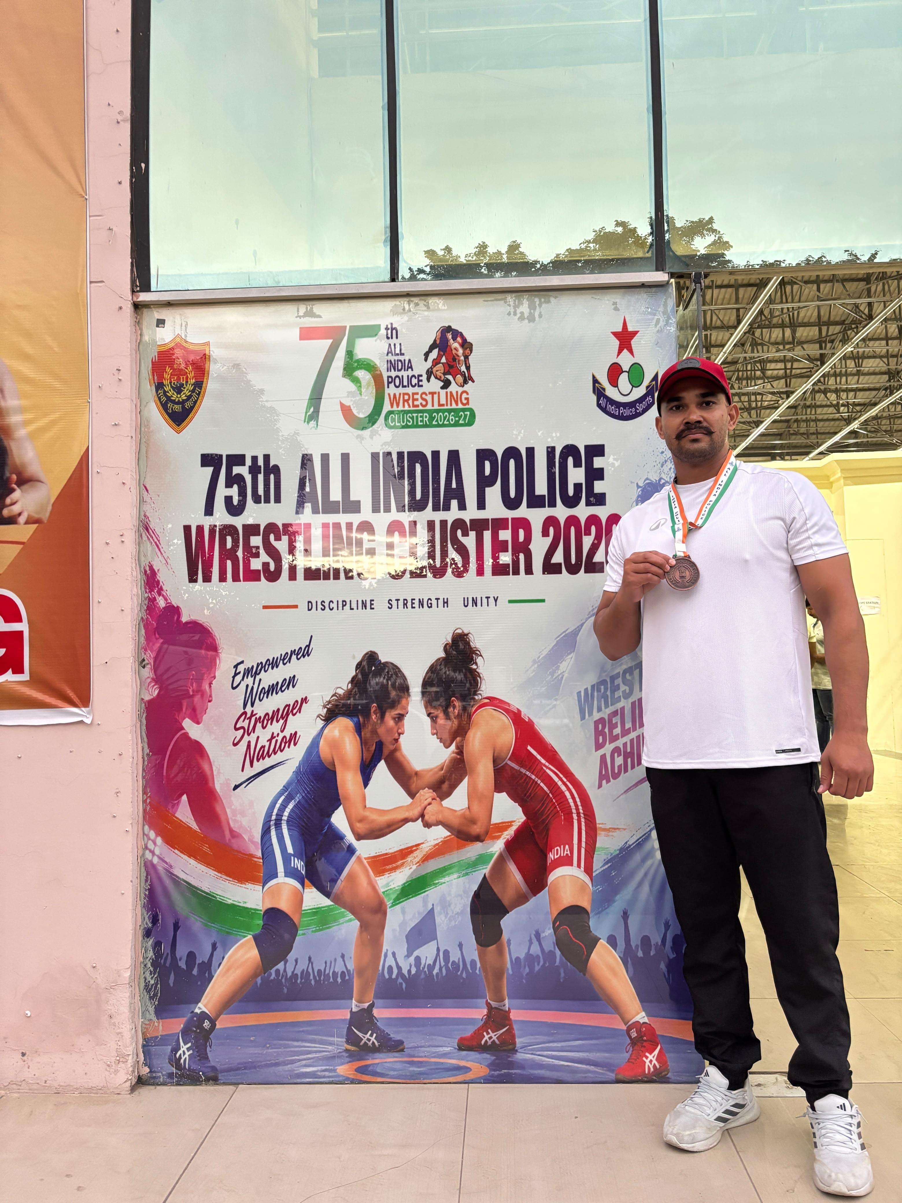 चम्पावत पुलिस का गौरव बढ़ाया, फायरमैन महेंद्र सिंह रावत ने जीता कांस्य पदक।