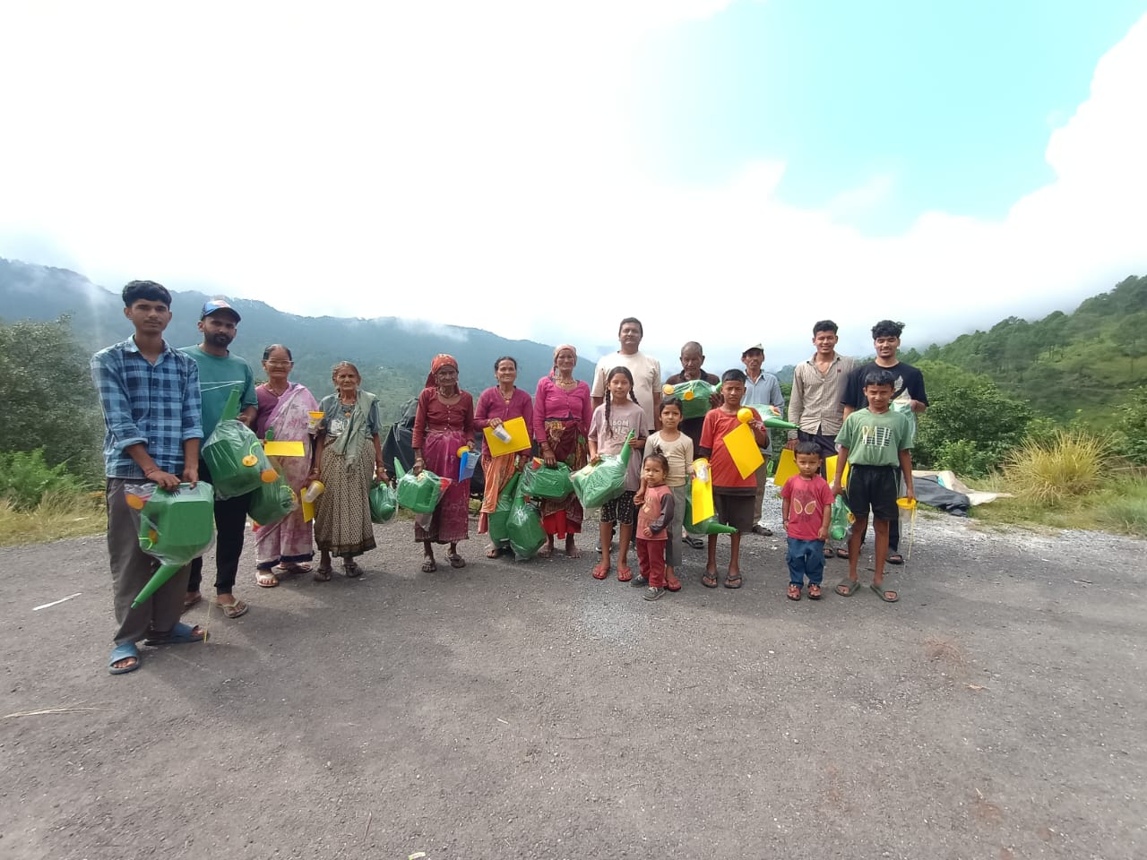 आमहाट में आयोजित हुआ आंगन मिलन सेवा कार्यक्रम, आंगनबाड़ी कार्यकर्ताओं को किया सम्मानित