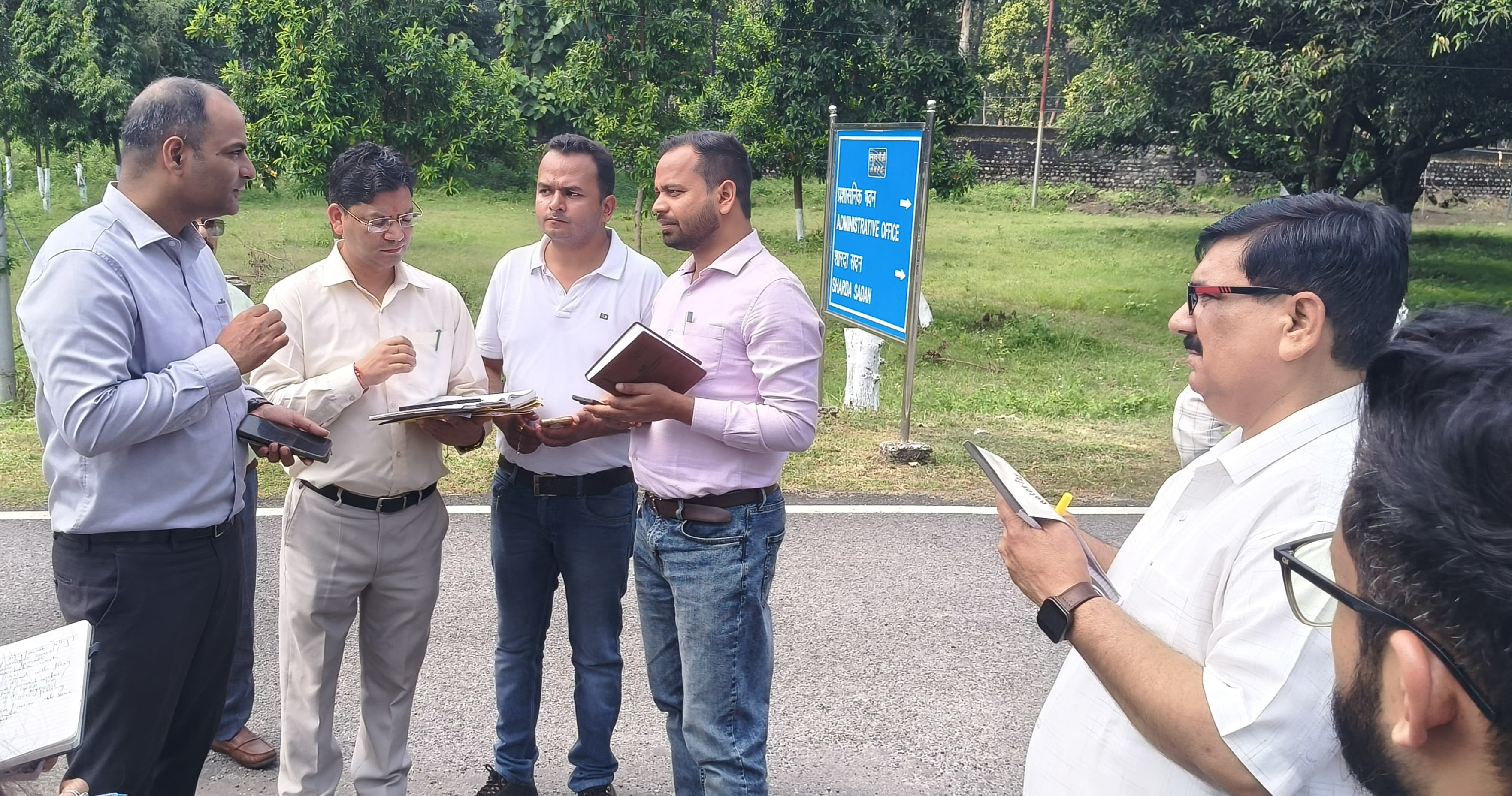 आगामी 4 तारीख को प्रस्तावित कैबिनेट बैठक की तैयारियों को लेकर अधिकारियों ने किया स्थलीय निरीक्षण, समयबद्ध कार्य पूर्ण करने के निर्देश।