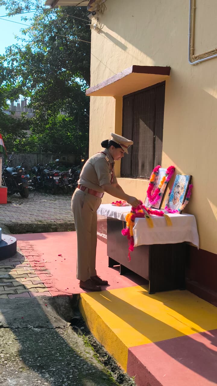 चम्पावत पुलिस ने श्रद्धा और गरिमा के साथ मनाई गांधी-शास्त्री जयंती