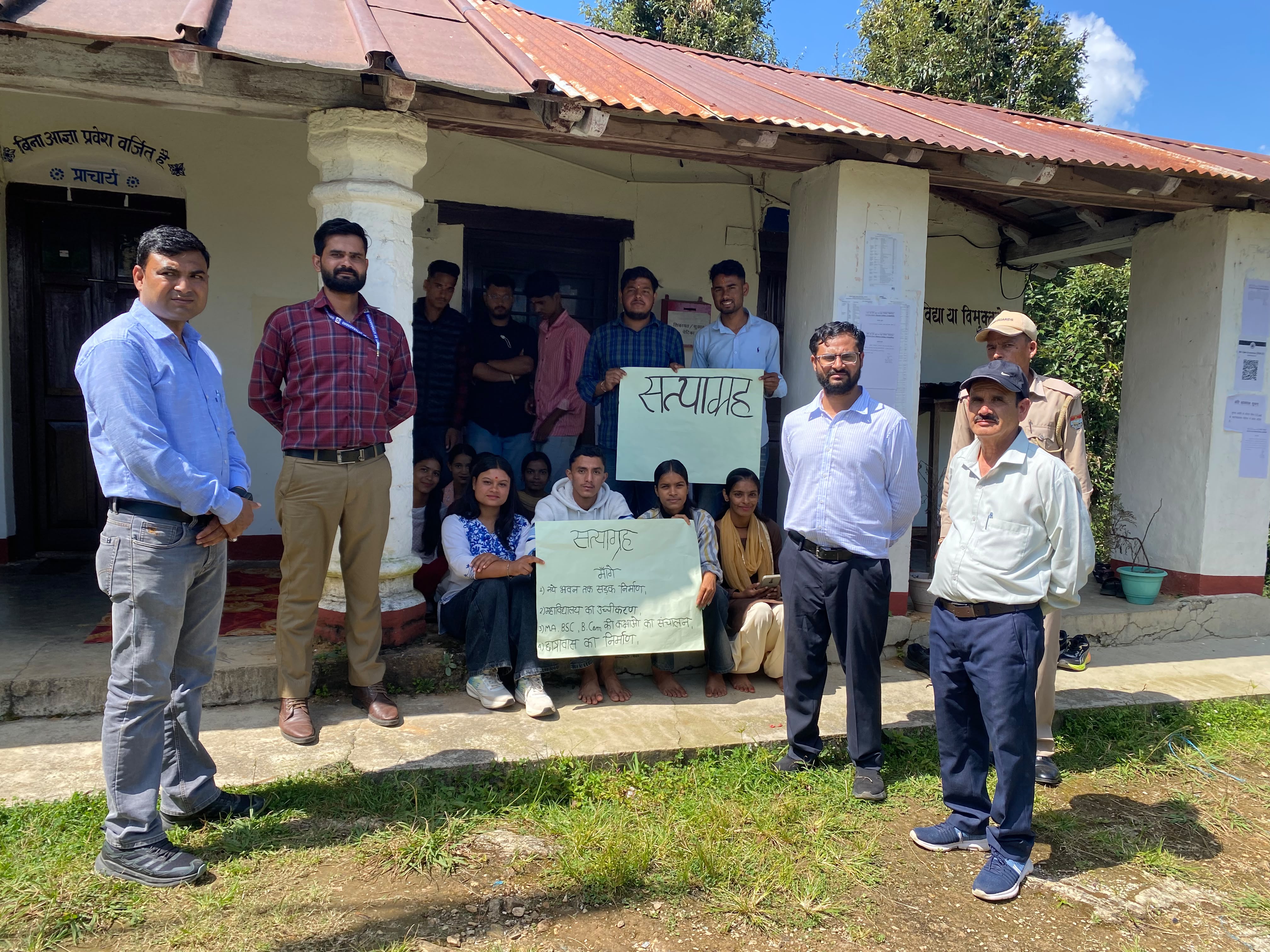 चार सूत्रीय मांगों को लेकर छात्रों ने शुरू किया सत्याग्रह