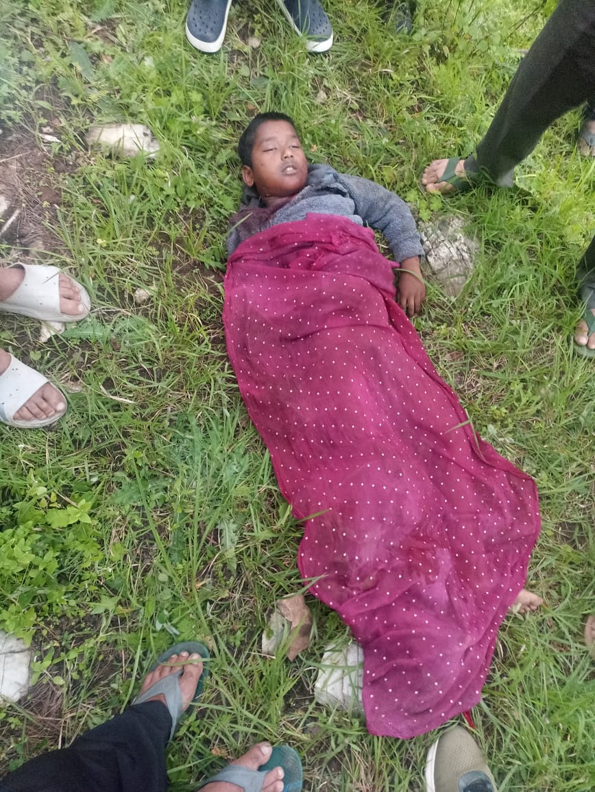 गंगोलीहाट के भंडारी गांव में बाघ  ने किया घर से बच्चे का शिकार।