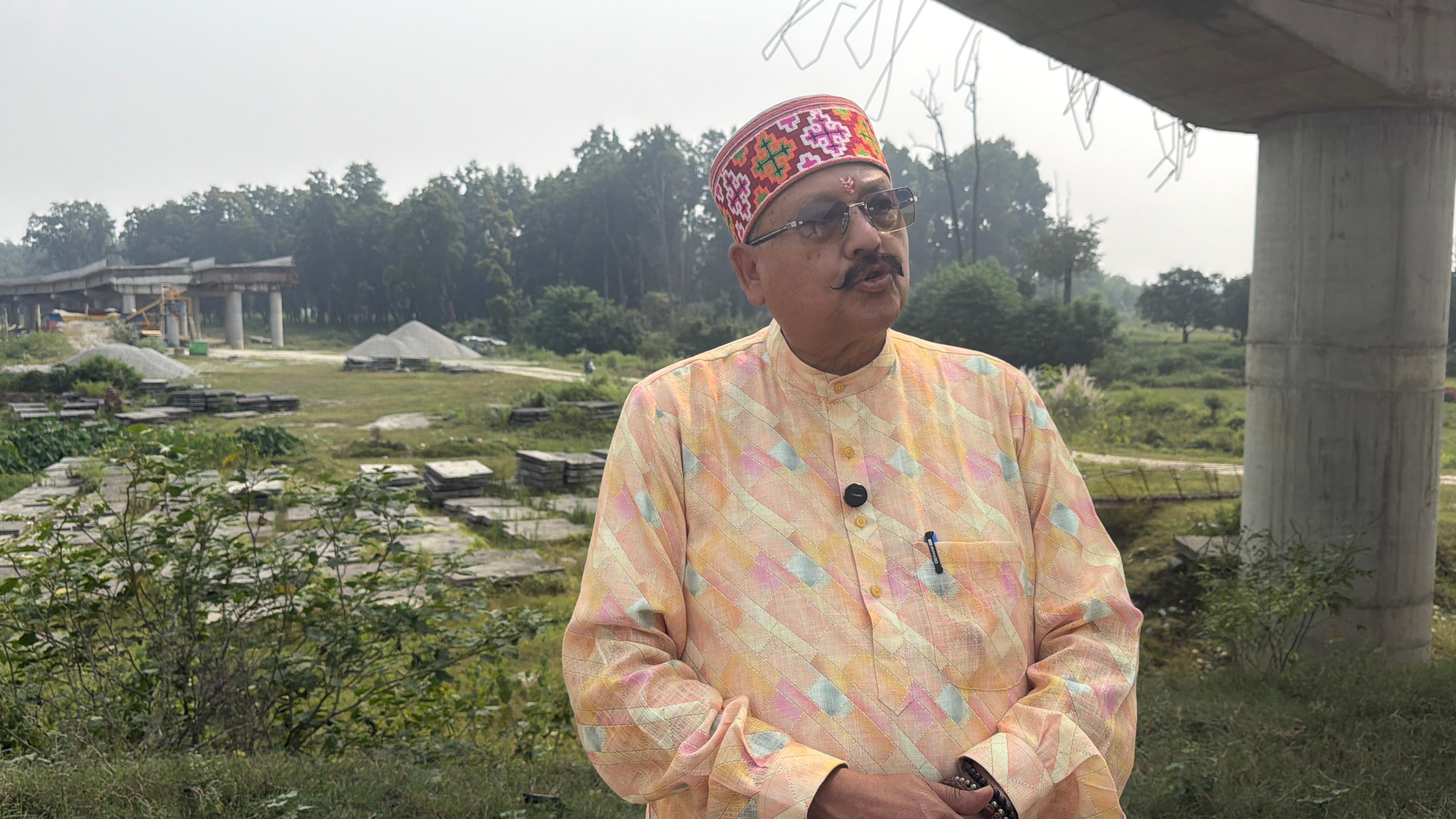 महाराज ने भारत-नेपाल सीमा पर बन रहे ड्राई पोर्ट सहित चार लेन सड़क का किया निरीक्षण।