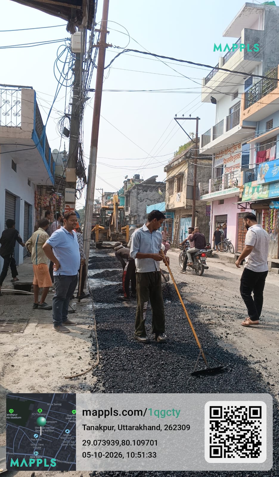 मुख्यमंत्री के गड्ढामुक्त सड़कों के निर्देशों पर तेजी से अमल, टनकपुर में प्रभावित सड़कों का डामरीकरण एवं पैच मरम्मत जारी।