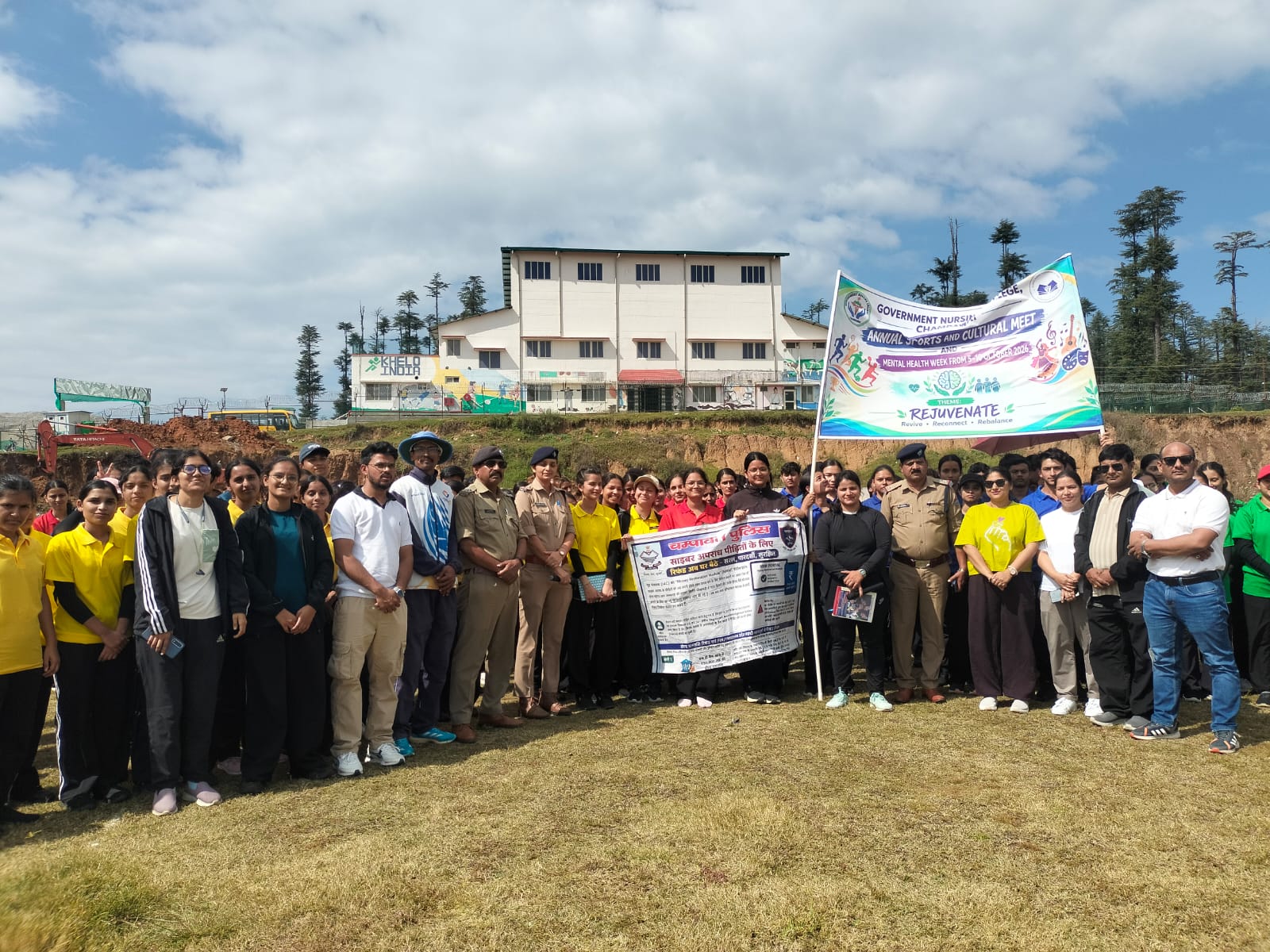 चम्पावत पुलिस का व्यापक जागरूकता अभियान, छात्र-छात्राओं को साइबर अपराध और नशे से बचाव के प्रति किया जागरूक